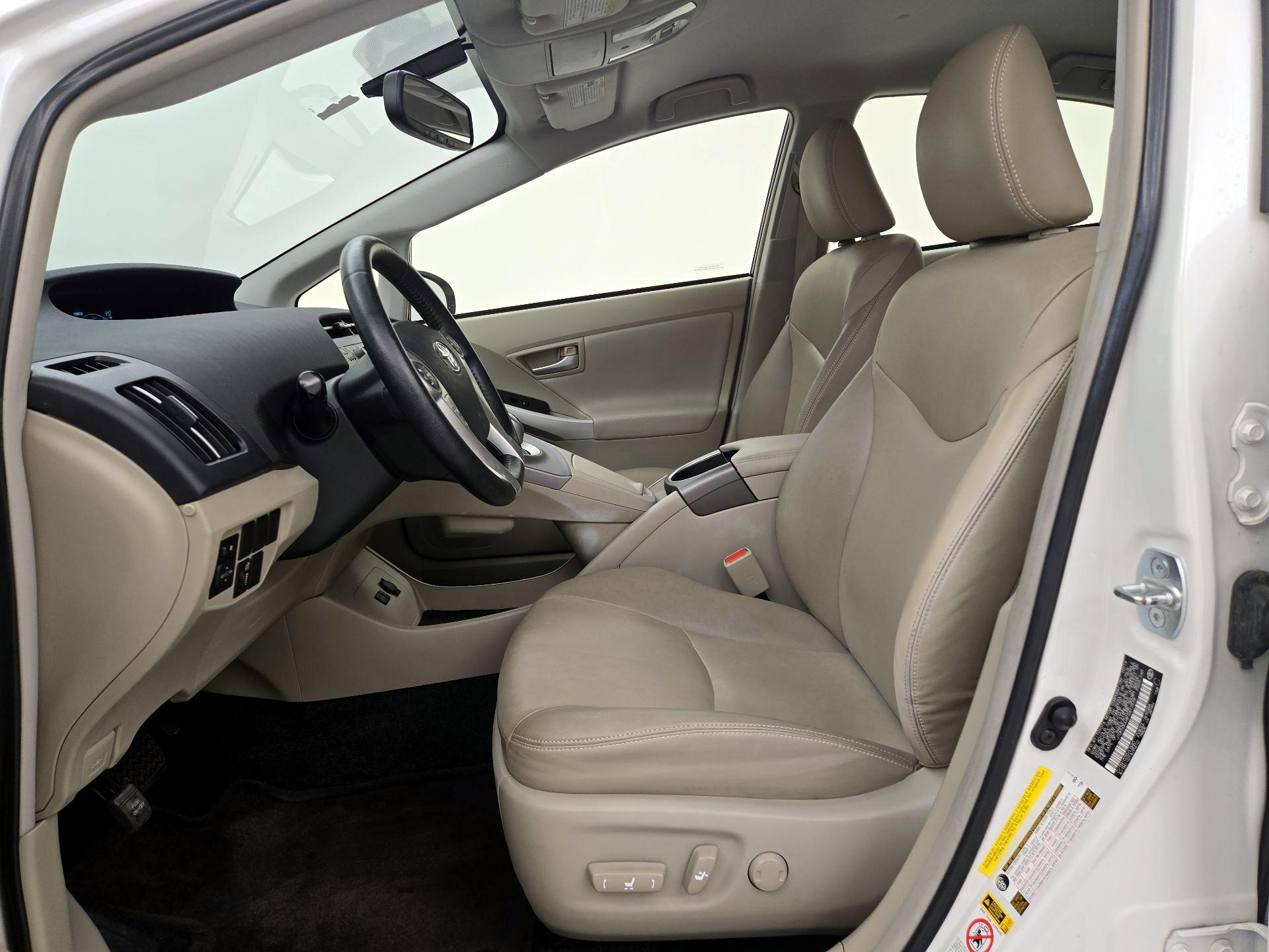 Thumbnail: 2015 Toyota Prius - 11