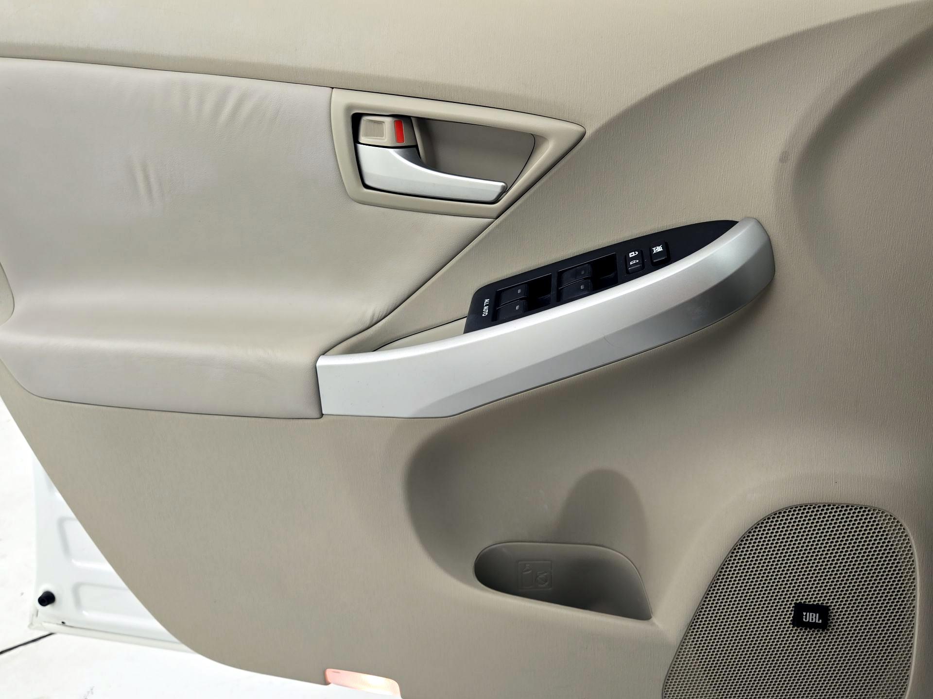 Thumbnail: 2015 Toyota Prius - 12
