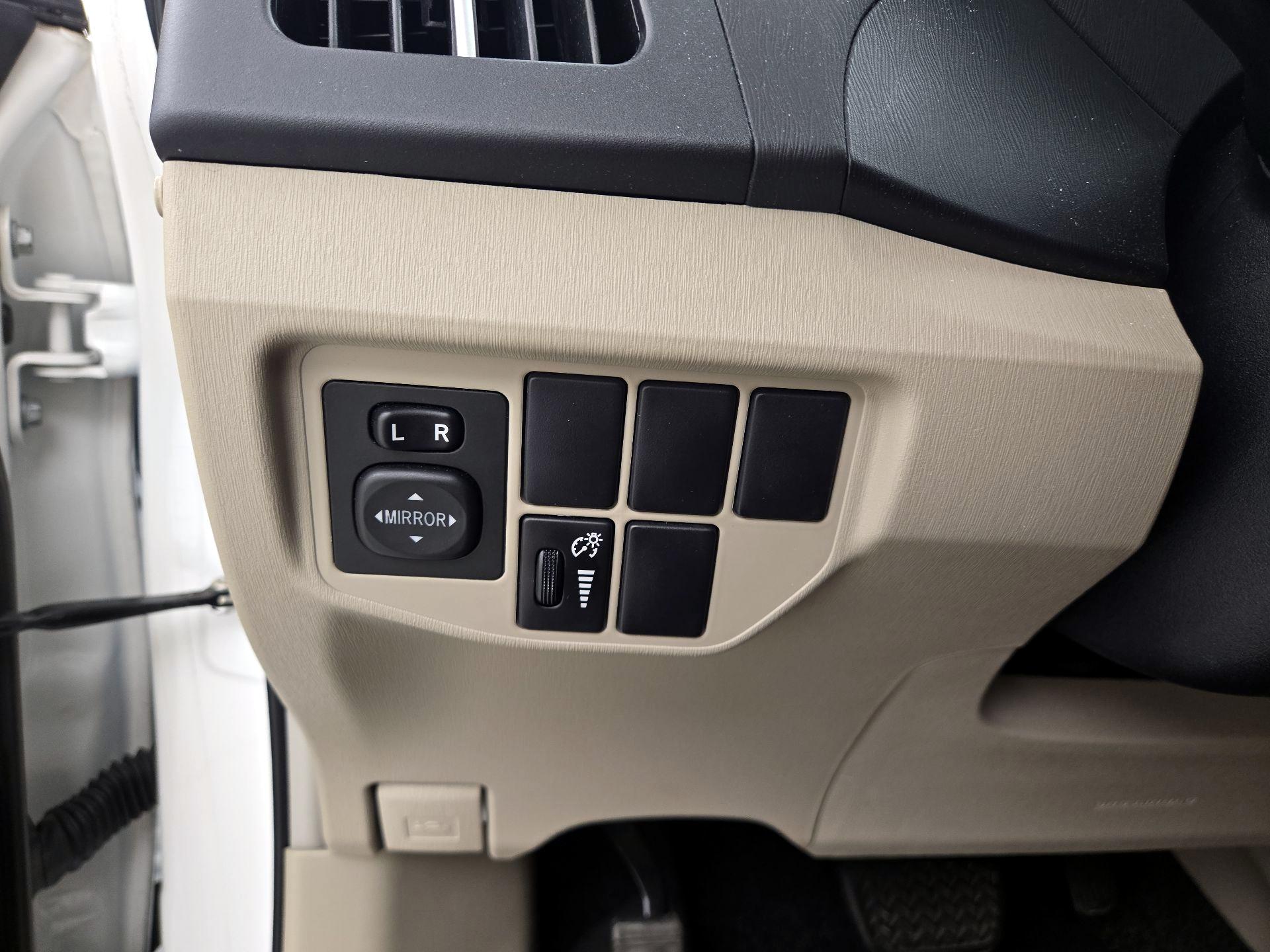 Thumbnail: 2015 Toyota Prius - 13