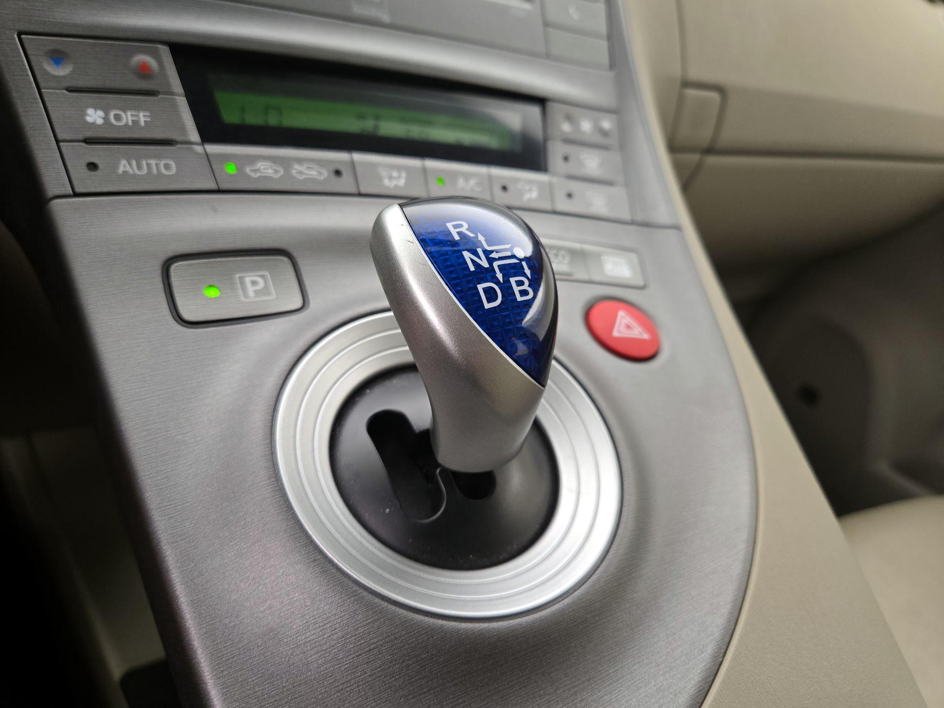Thumbnail: 2015 Toyota Prius - 17