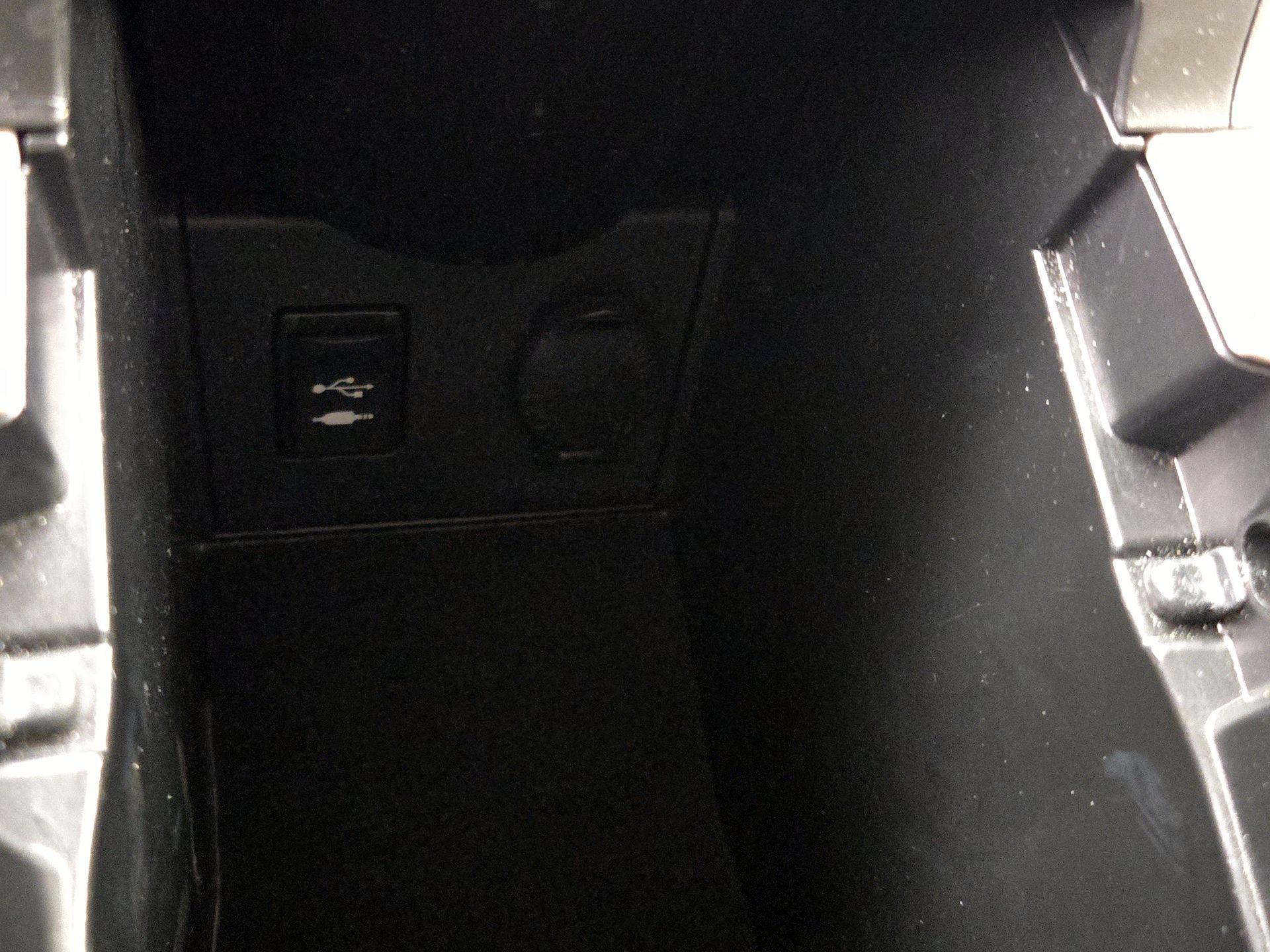 Thumbnail: 2015 Toyota Prius - 18