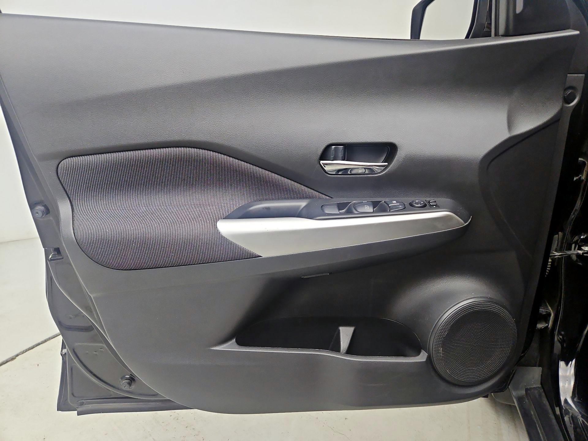 Thumbnail: 2019 Nissan Kicks - 12
