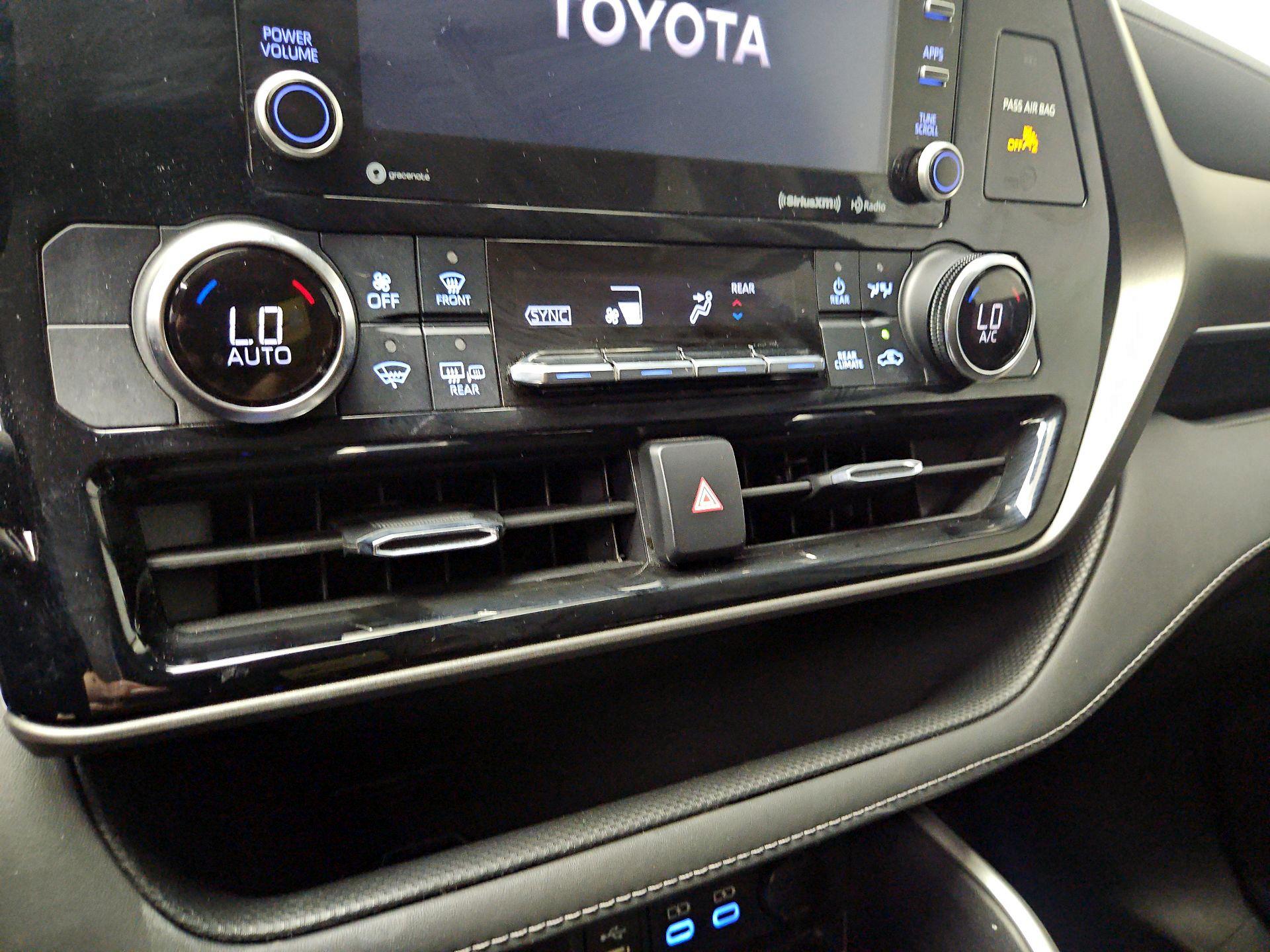 Thumbnail: 2022 Toyota Highlander - 16