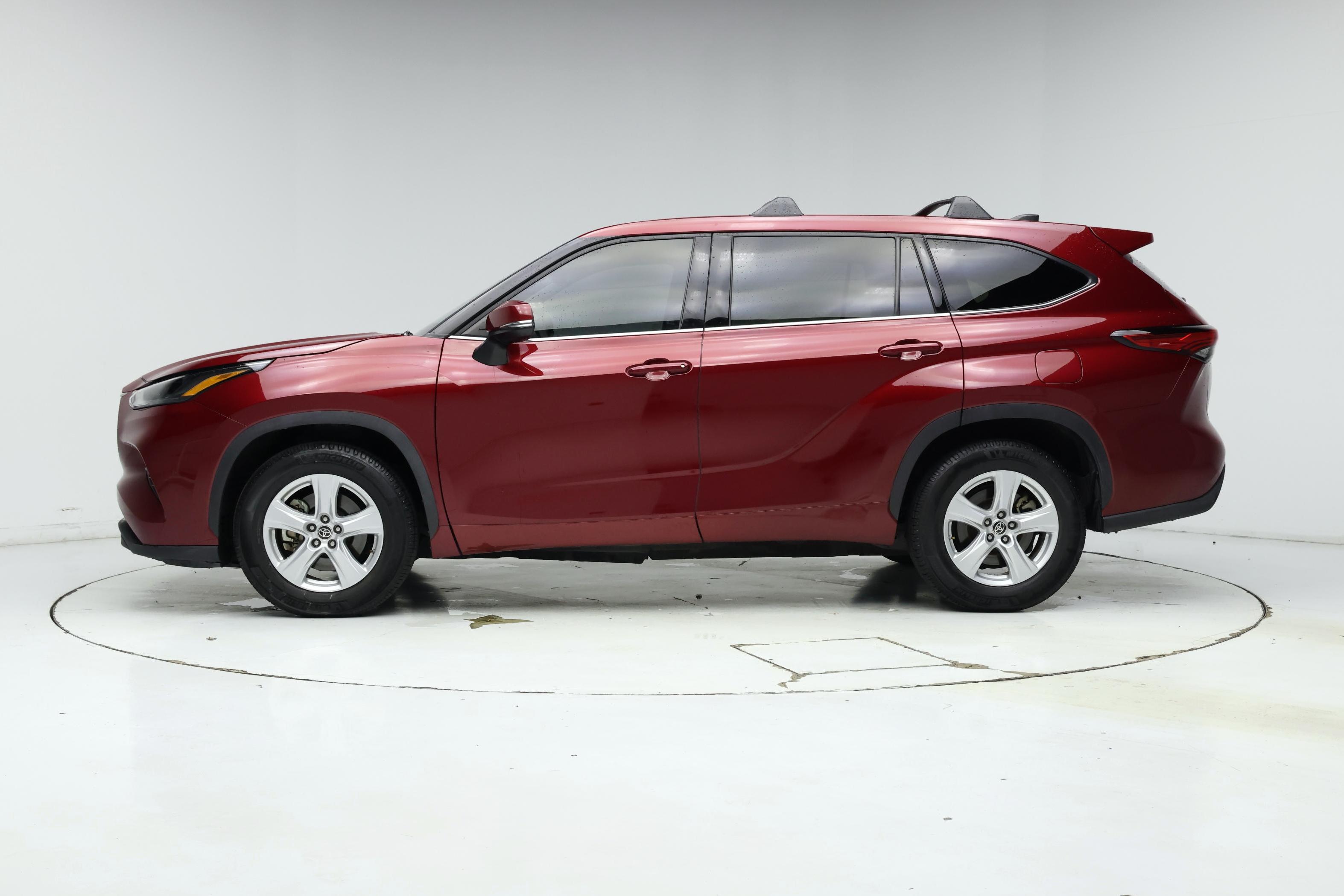 Thumbnail: 2022 Toyota Highlander - 3