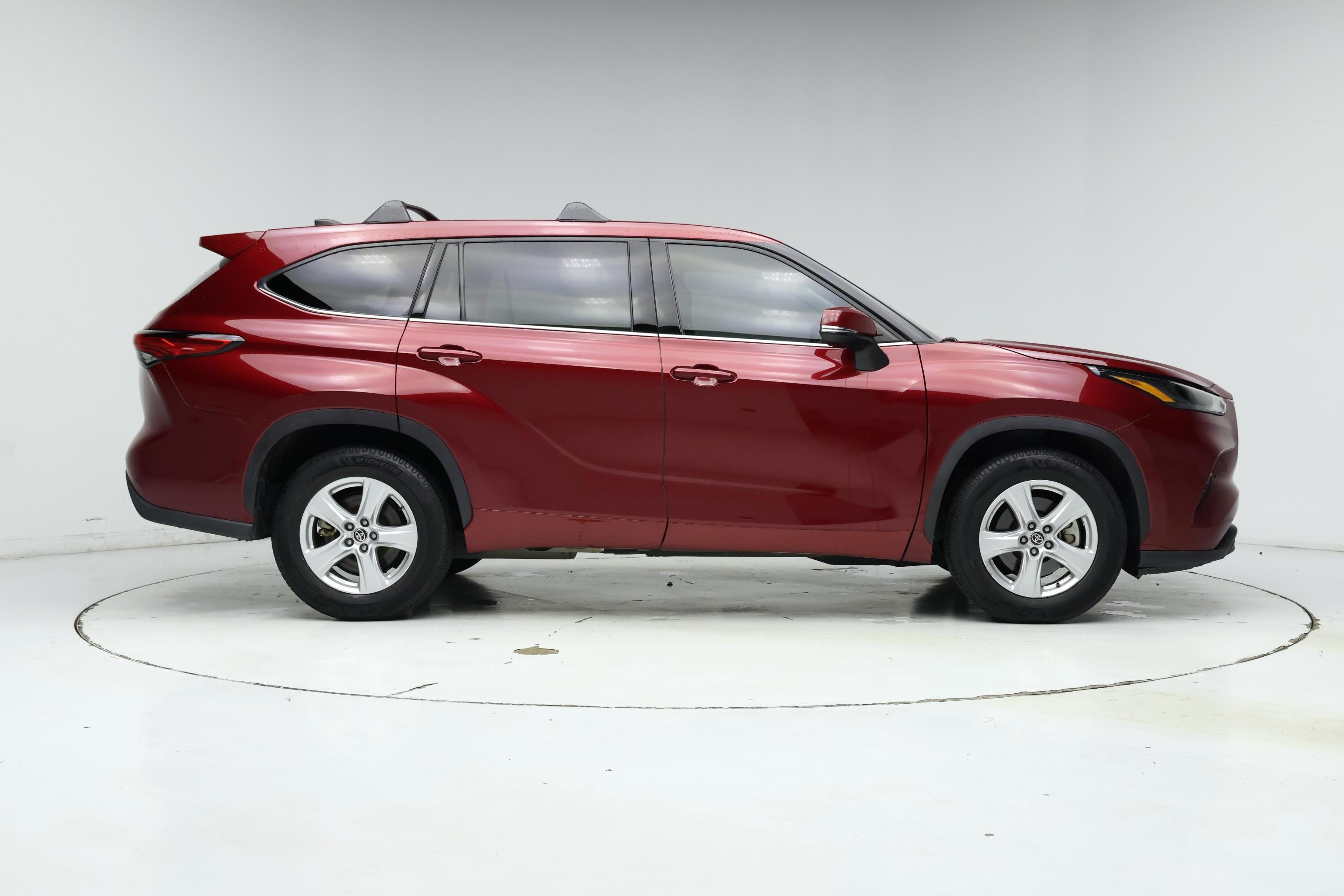 Thumbnail: 2022 Toyota Highlander - 7