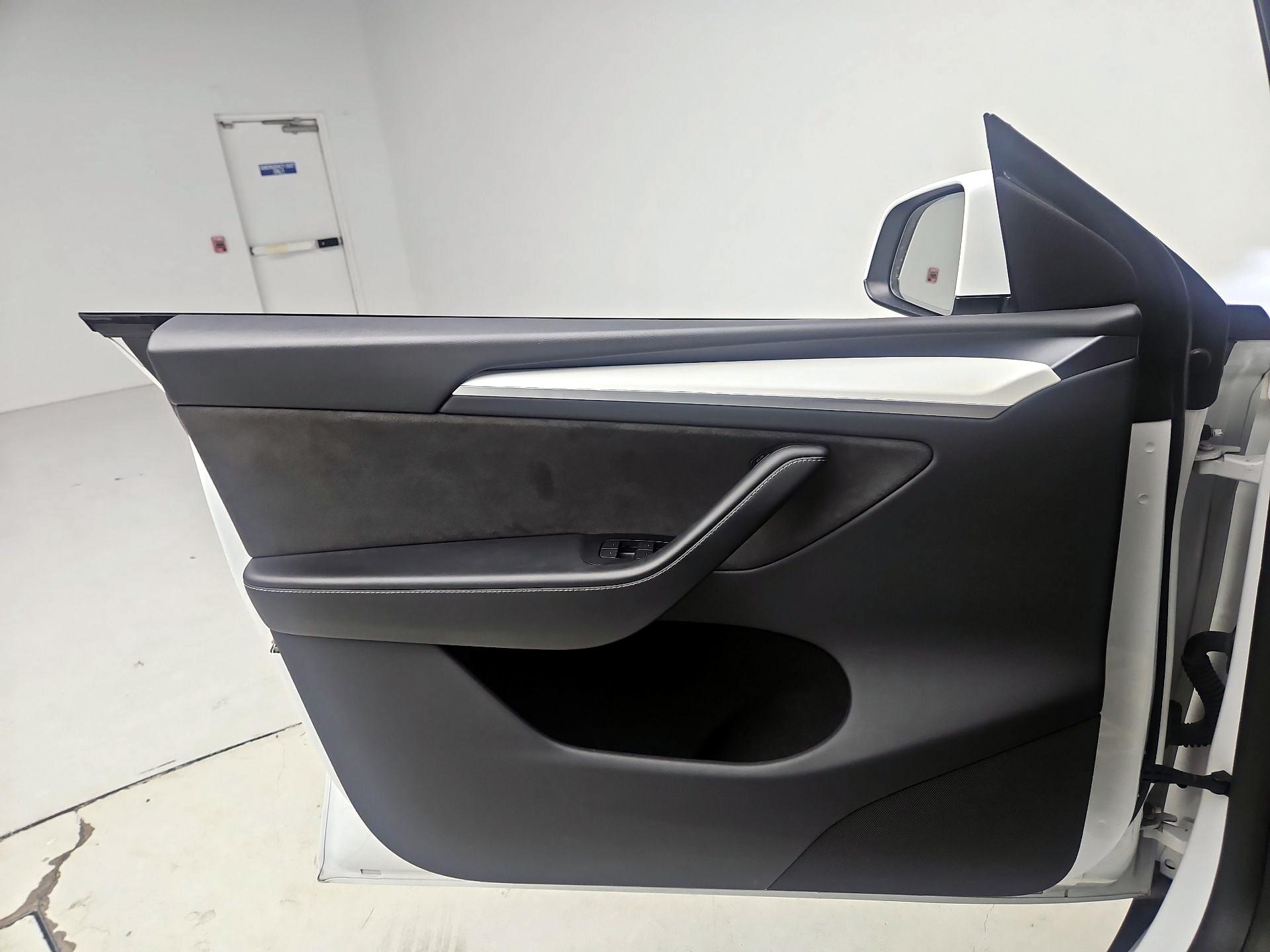 Thumbnail: 2023 Tesla Model Y - 12