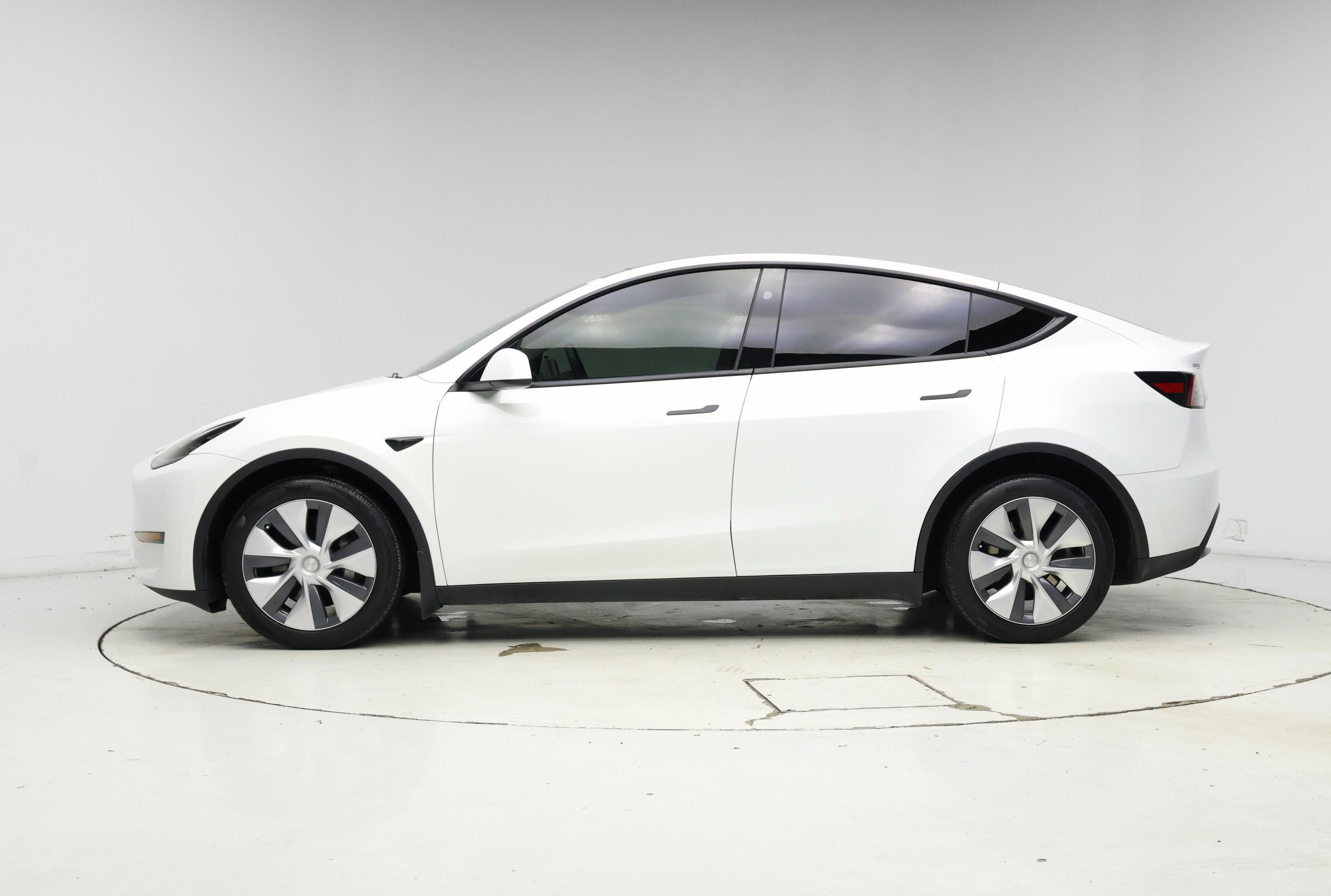 Thumbnail: 2023 Tesla Model Y - 3