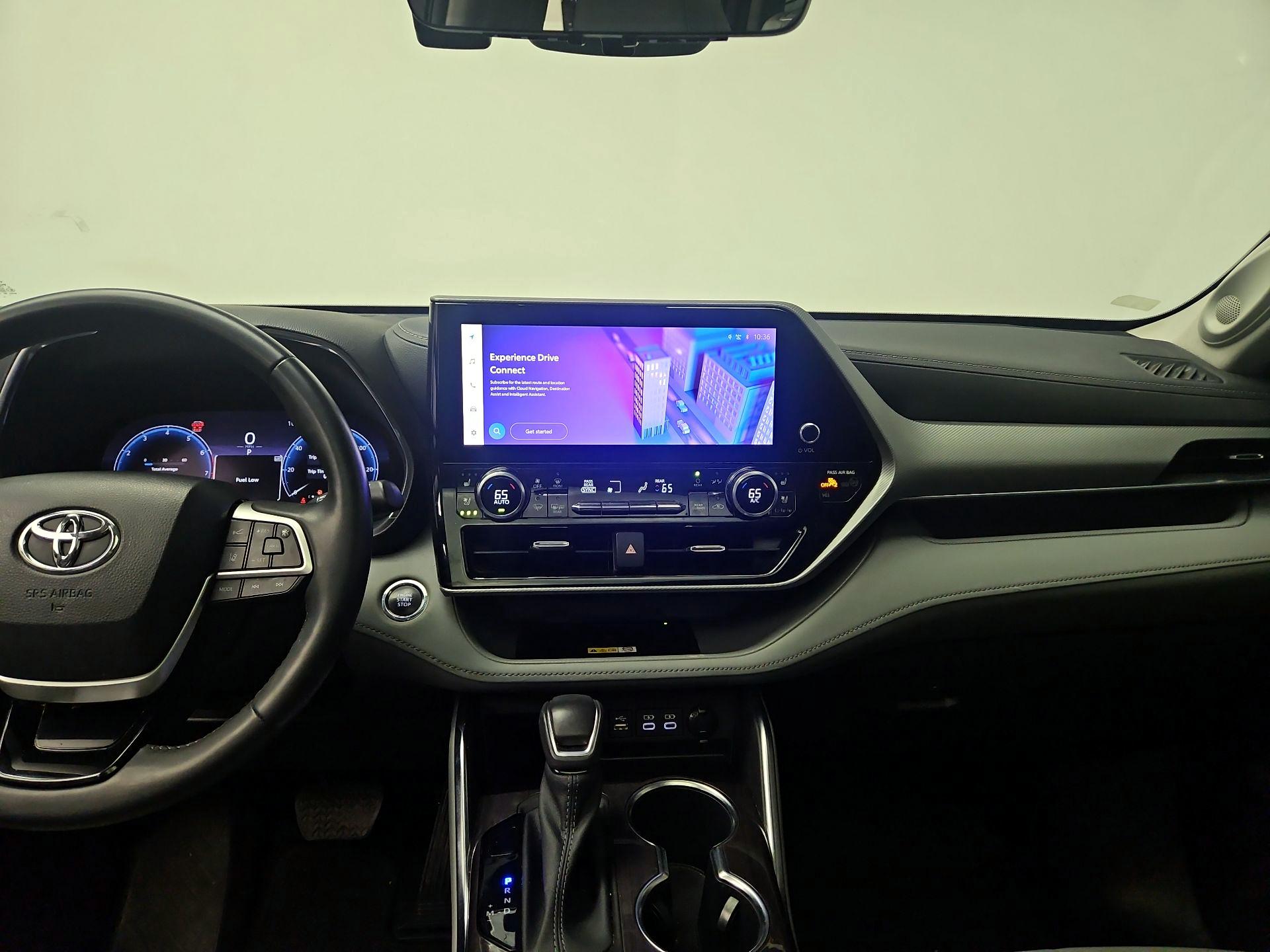 Thumbnail: 2023 Toyota Highlander - 9