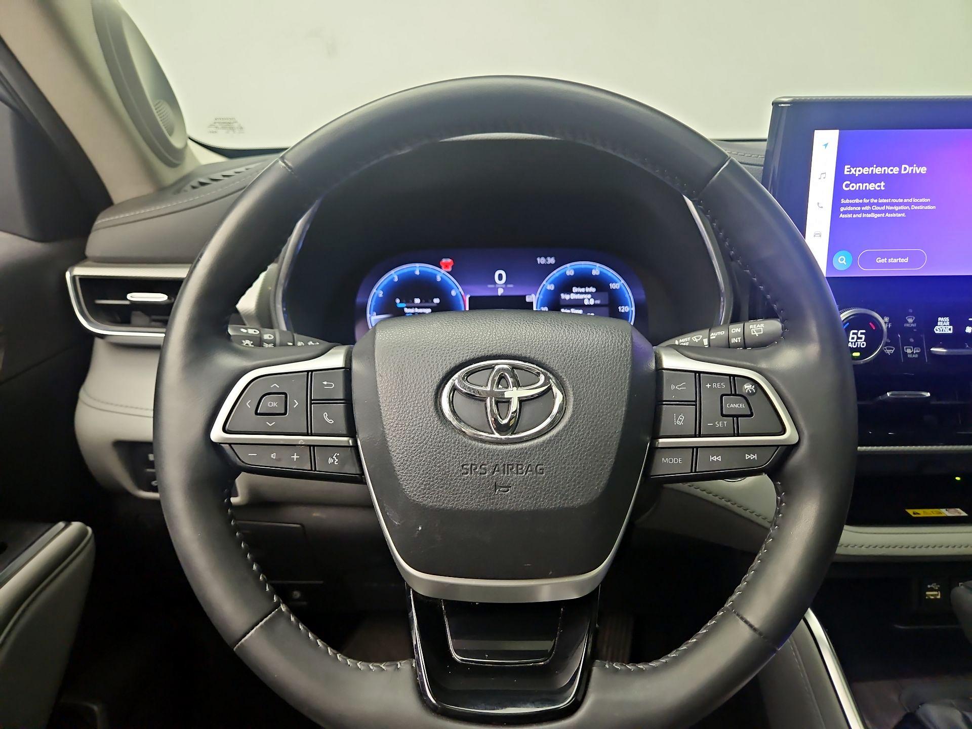 Thumbnail: 2023 Toyota Highlander - 10