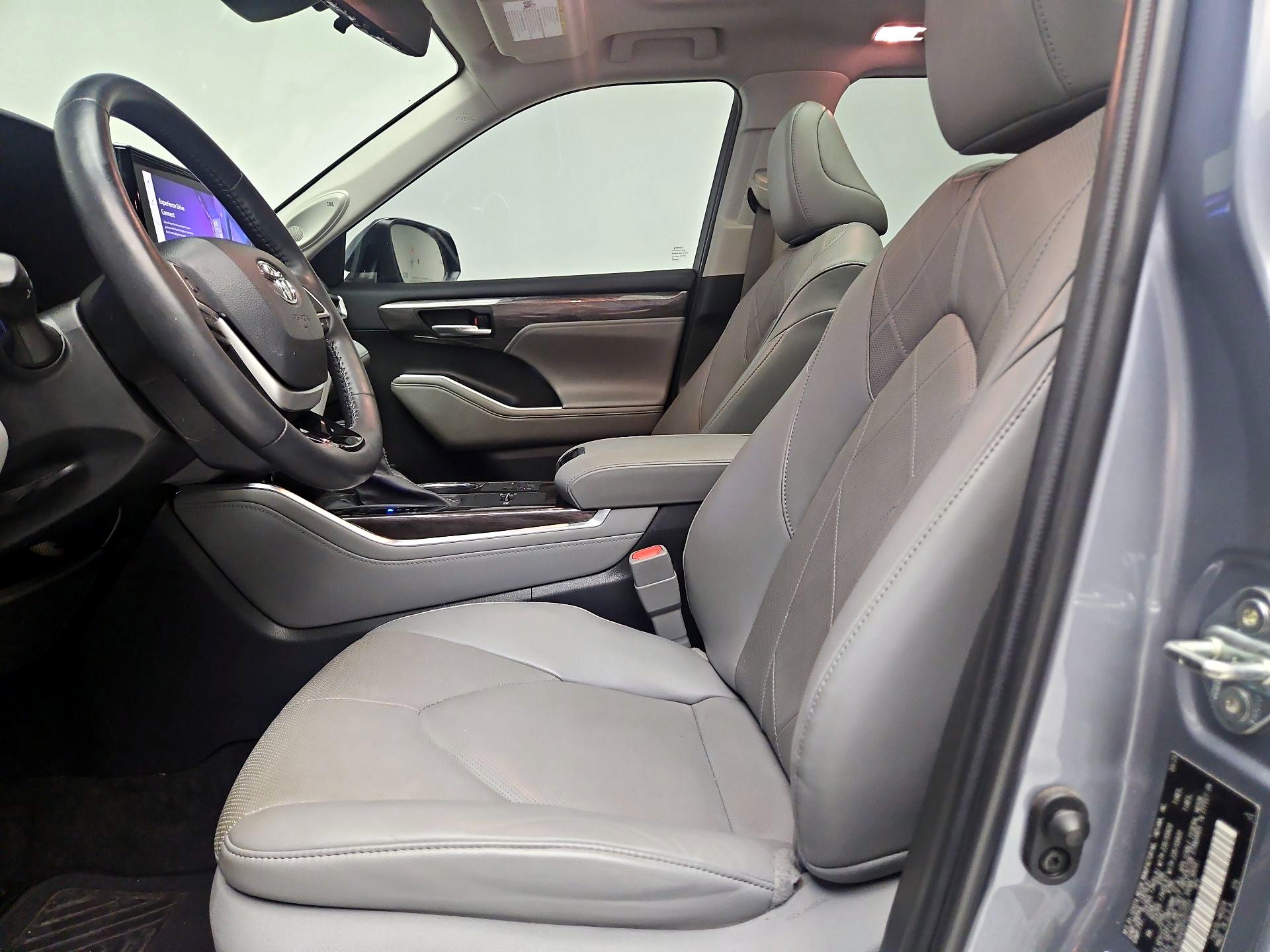 Thumbnail: 2023 Toyota Highlander - 11