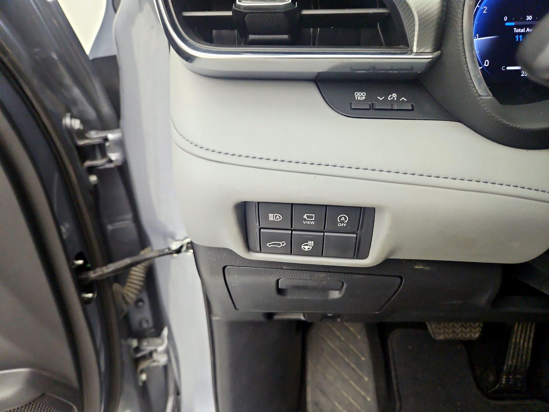 Thumbnail: 2023 Toyota Highlander - 13