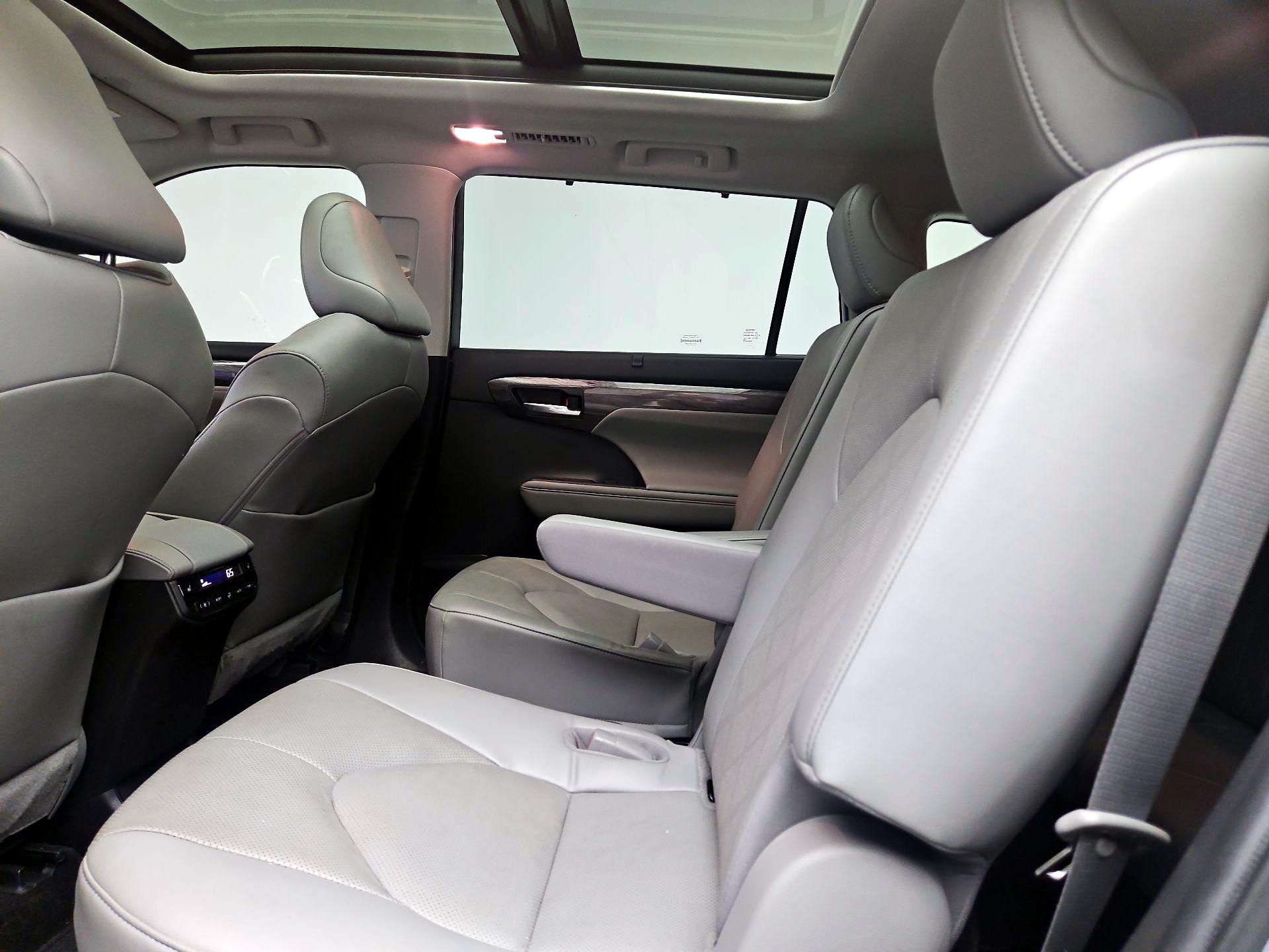 Thumbnail: 2023 Toyota Highlander - 20
