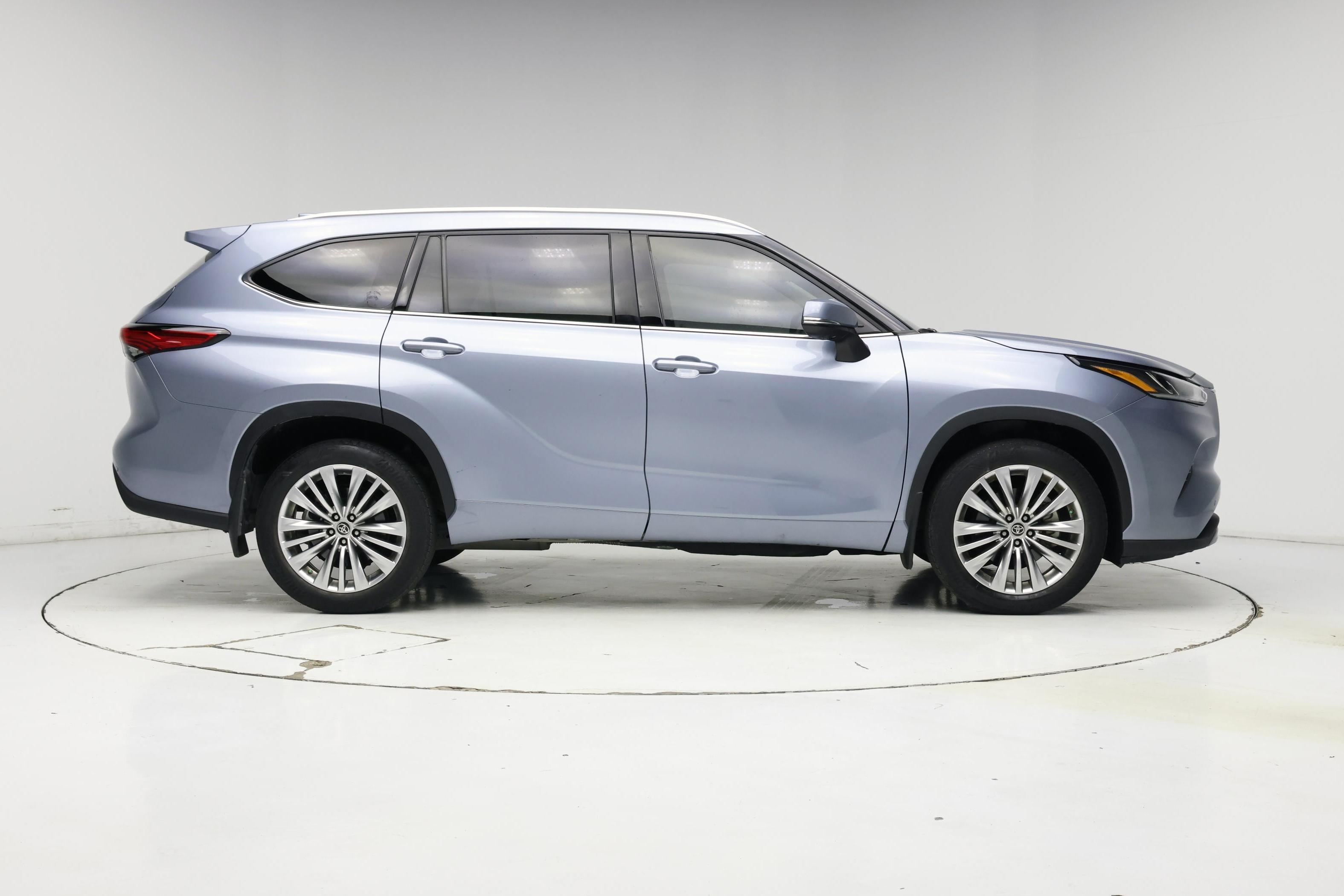 Thumbnail: 2023 Toyota Highlander - 7