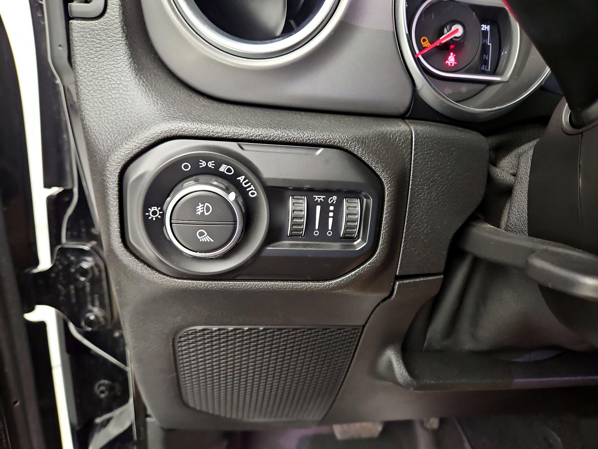Thumbnail: 2021 Jeep Gladiator - 13