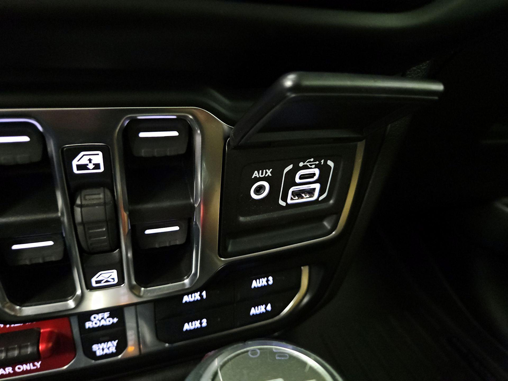 Thumbnail: 2021 Jeep Gladiator - 19