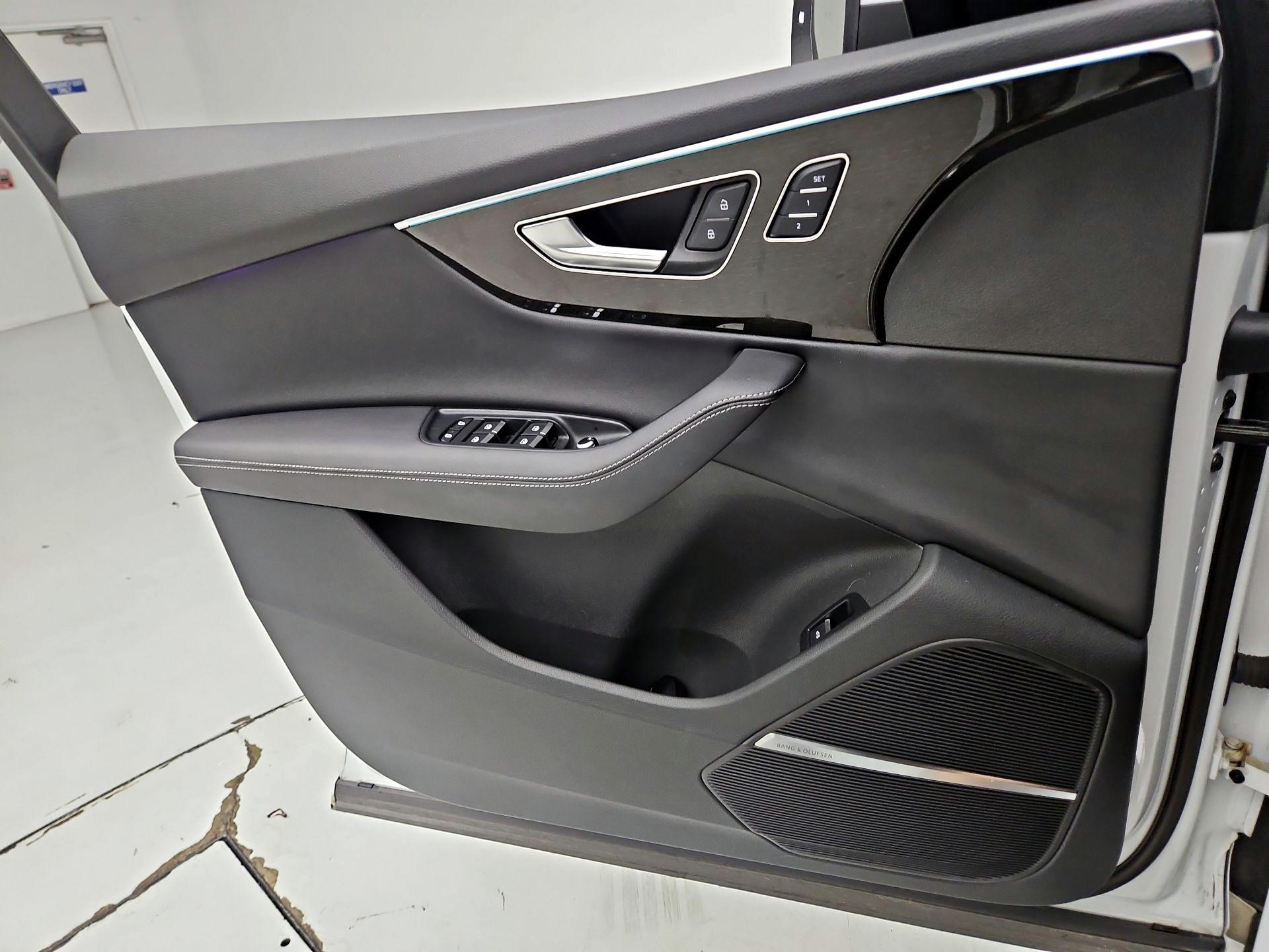 Thumbnail: 2025 Audi Q7 - 12
