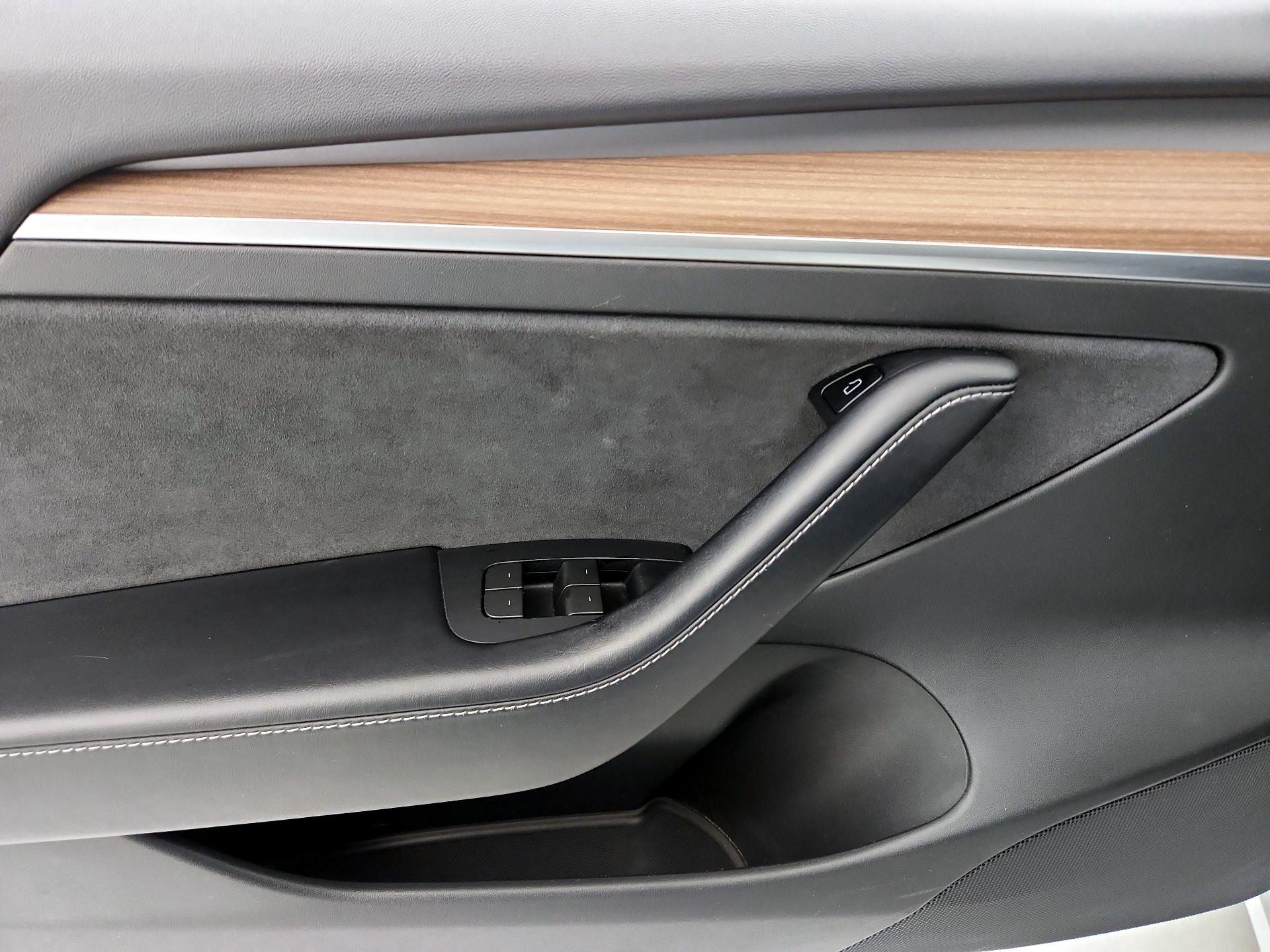 Thumbnail: 2022 Tesla Model 3 - 12