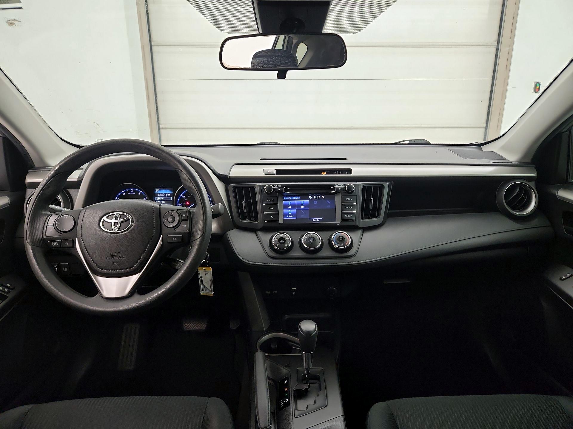 Thumbnail: 2018 Toyota RAV4 - 9