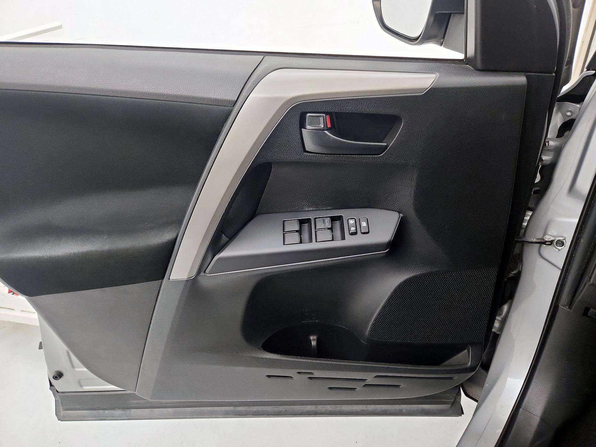 Thumbnail: 2018 Toyota RAV4 - 12