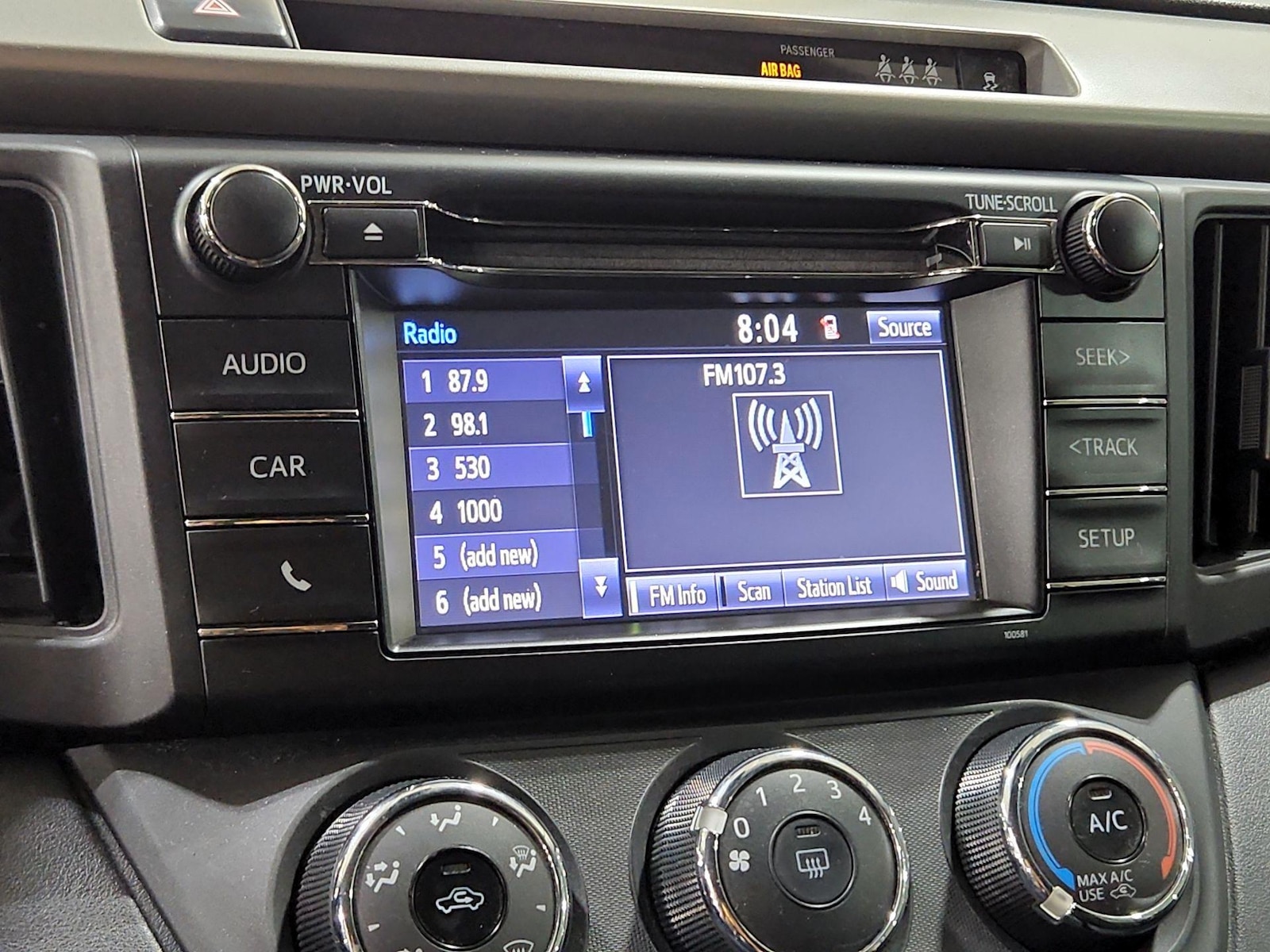 2018 Toyota RAV4 LE - Photo 16