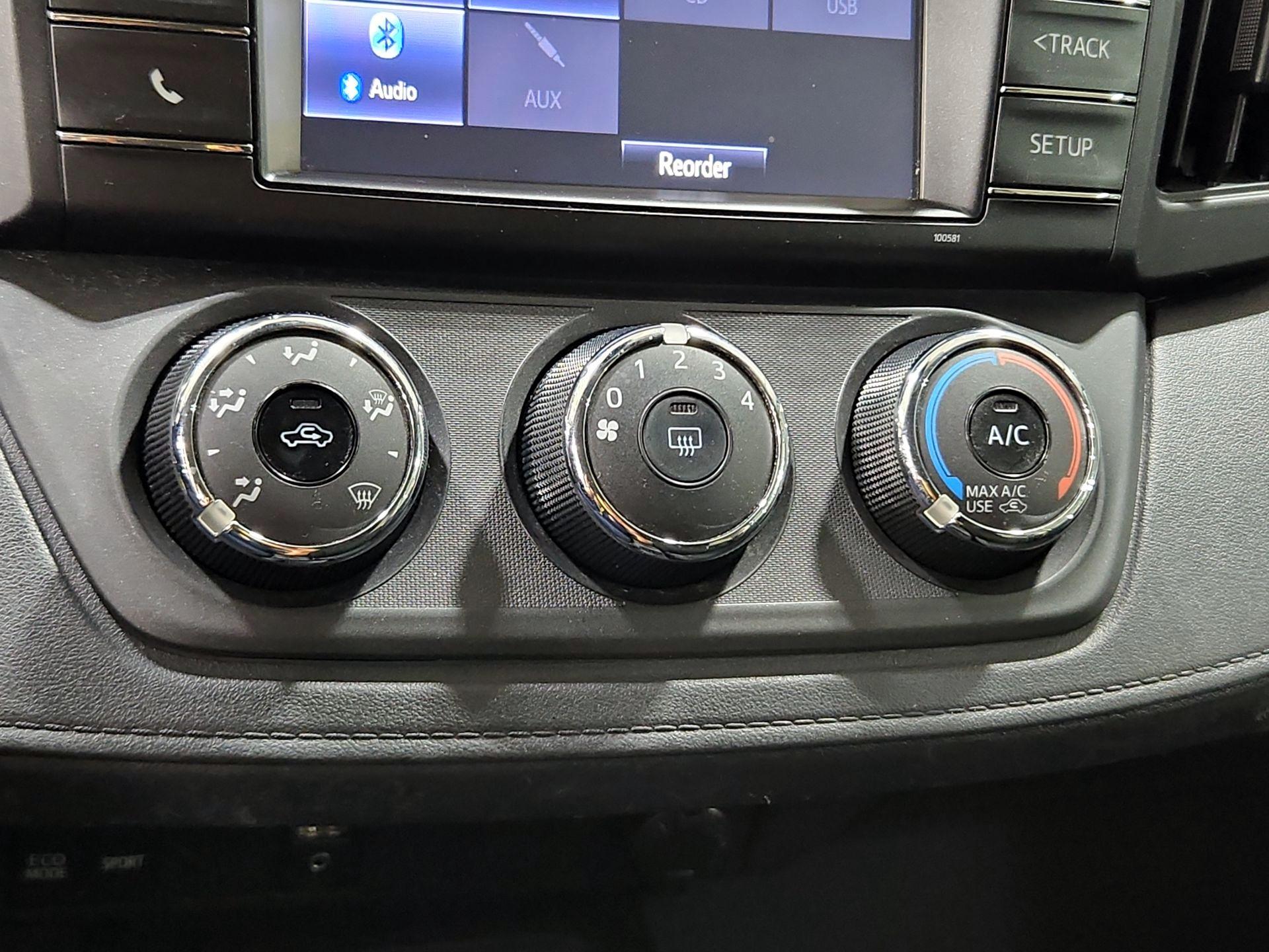 Thumbnail: 2018 Toyota RAV4 - 16