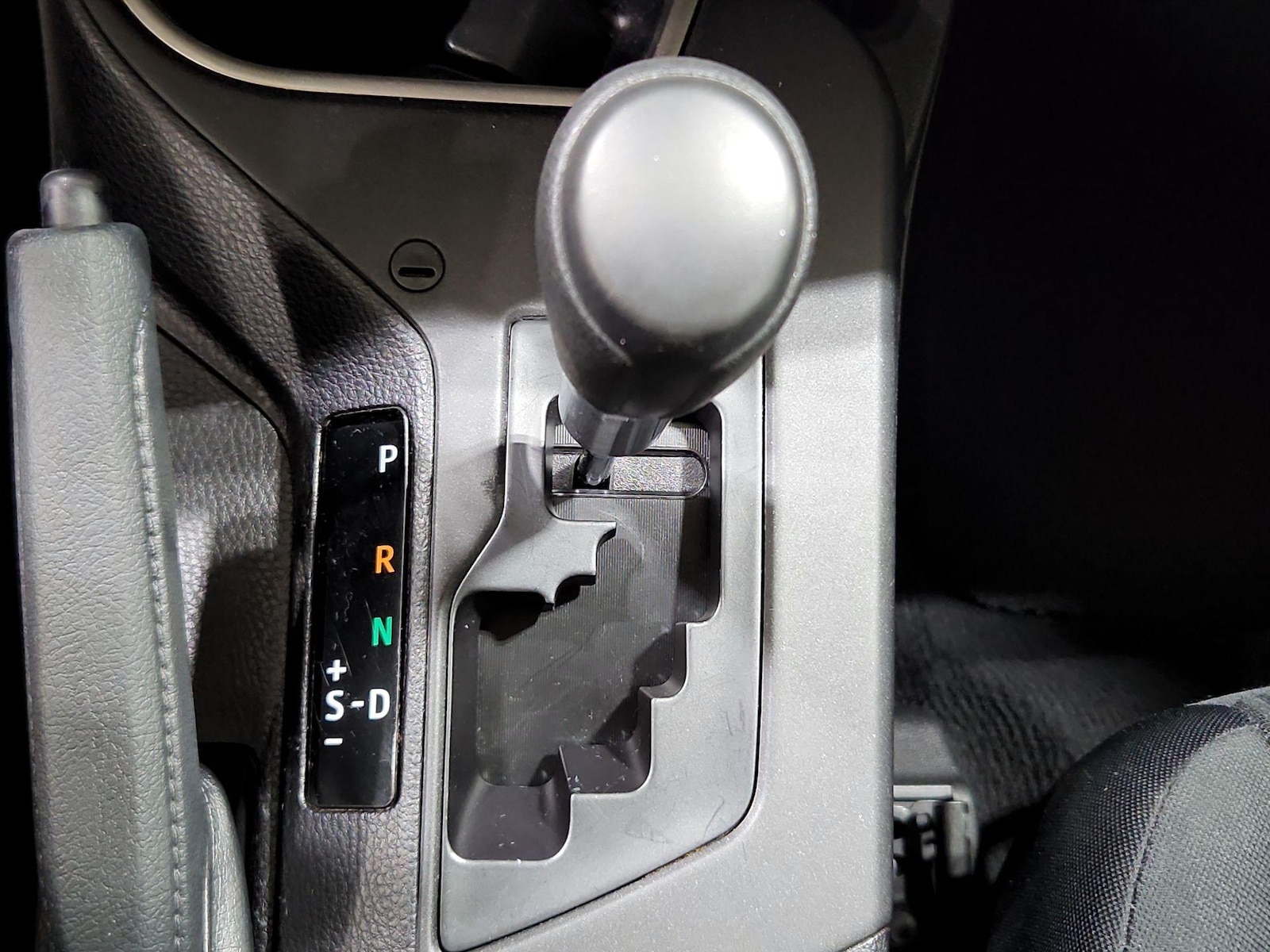2018 Toyota RAV4 LE - Photo 18