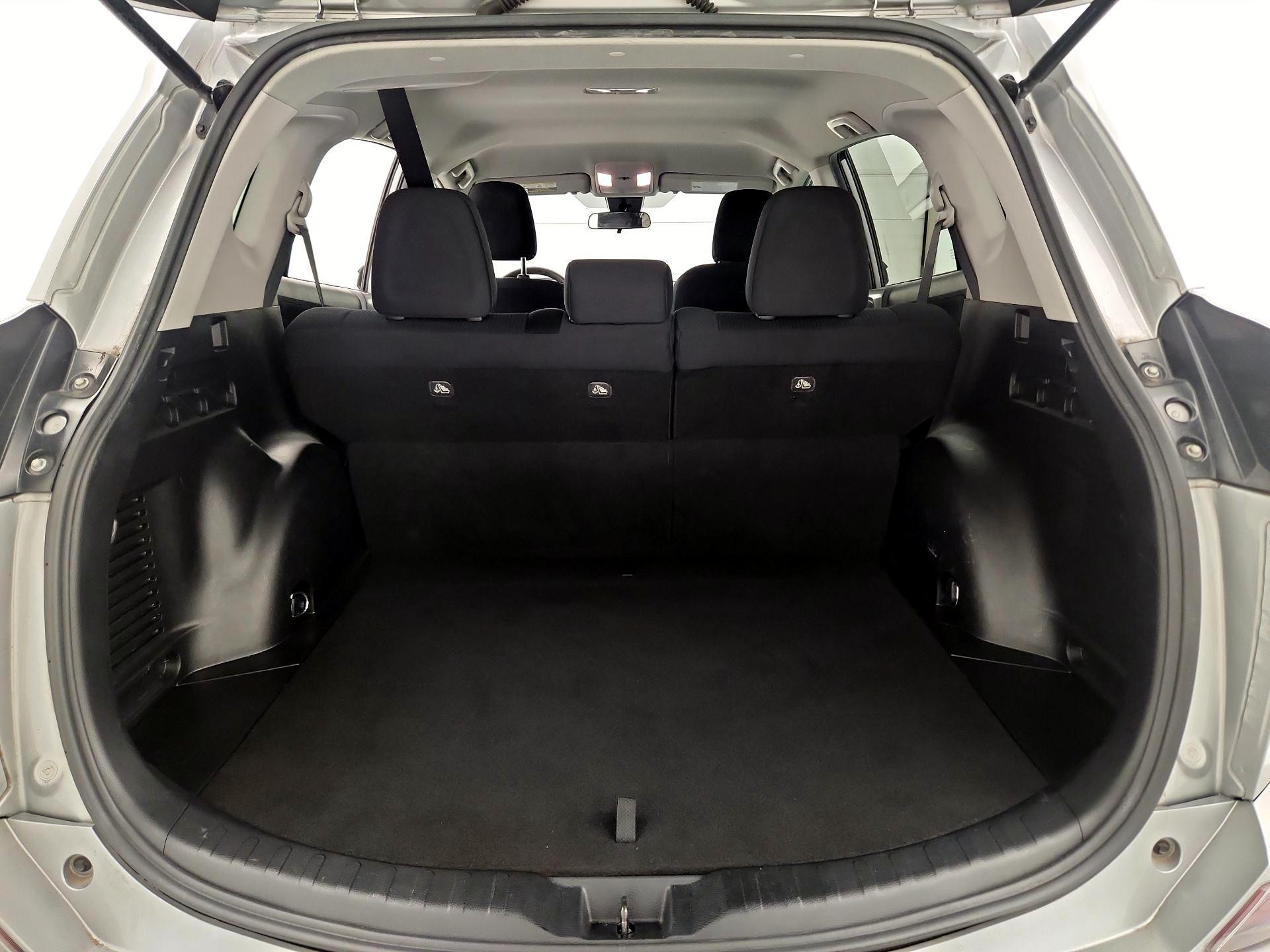 Thumbnail: 2018 Toyota RAV4 - 20