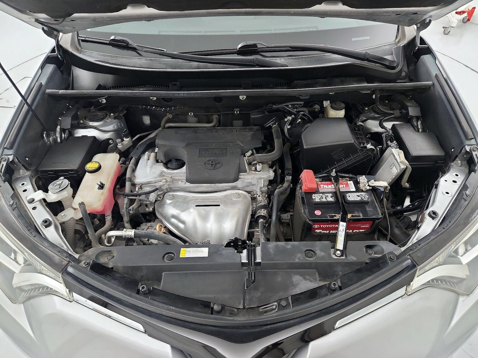2018 Toyota RAV4 LE - Photo 22