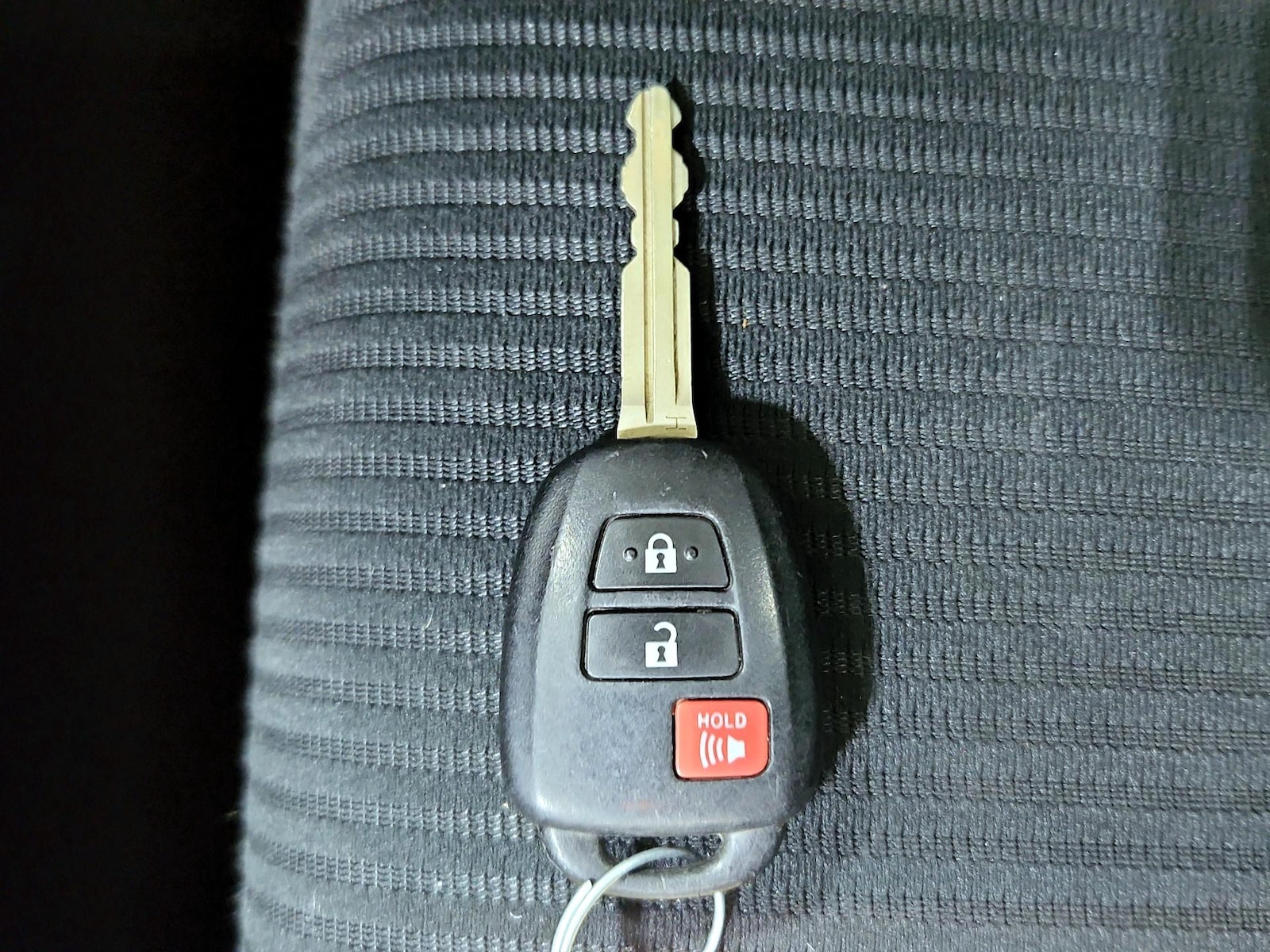2018 Toyota RAV4 LE - Photo 23
