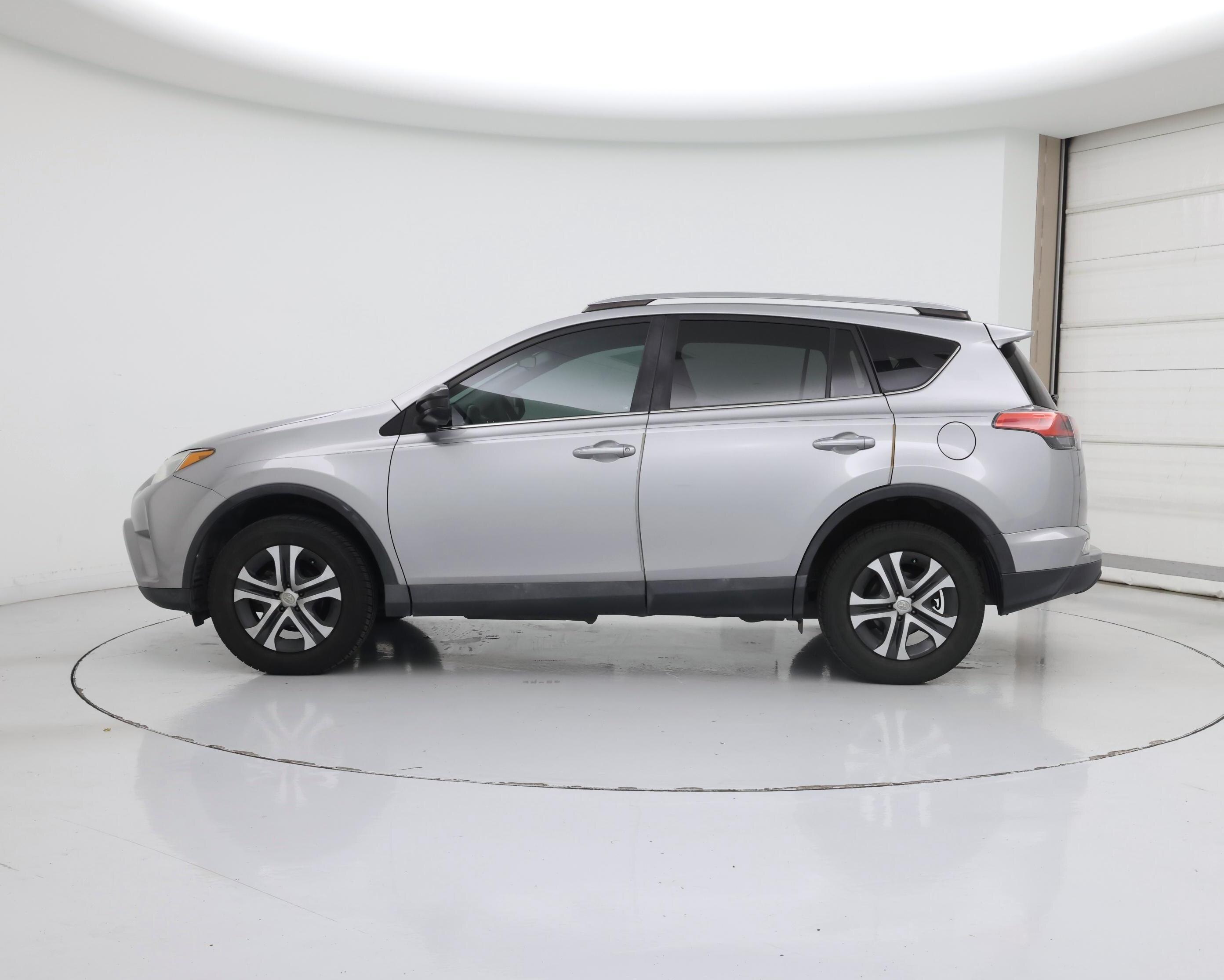 Thumbnail: 2018 Toyota RAV4 - 3