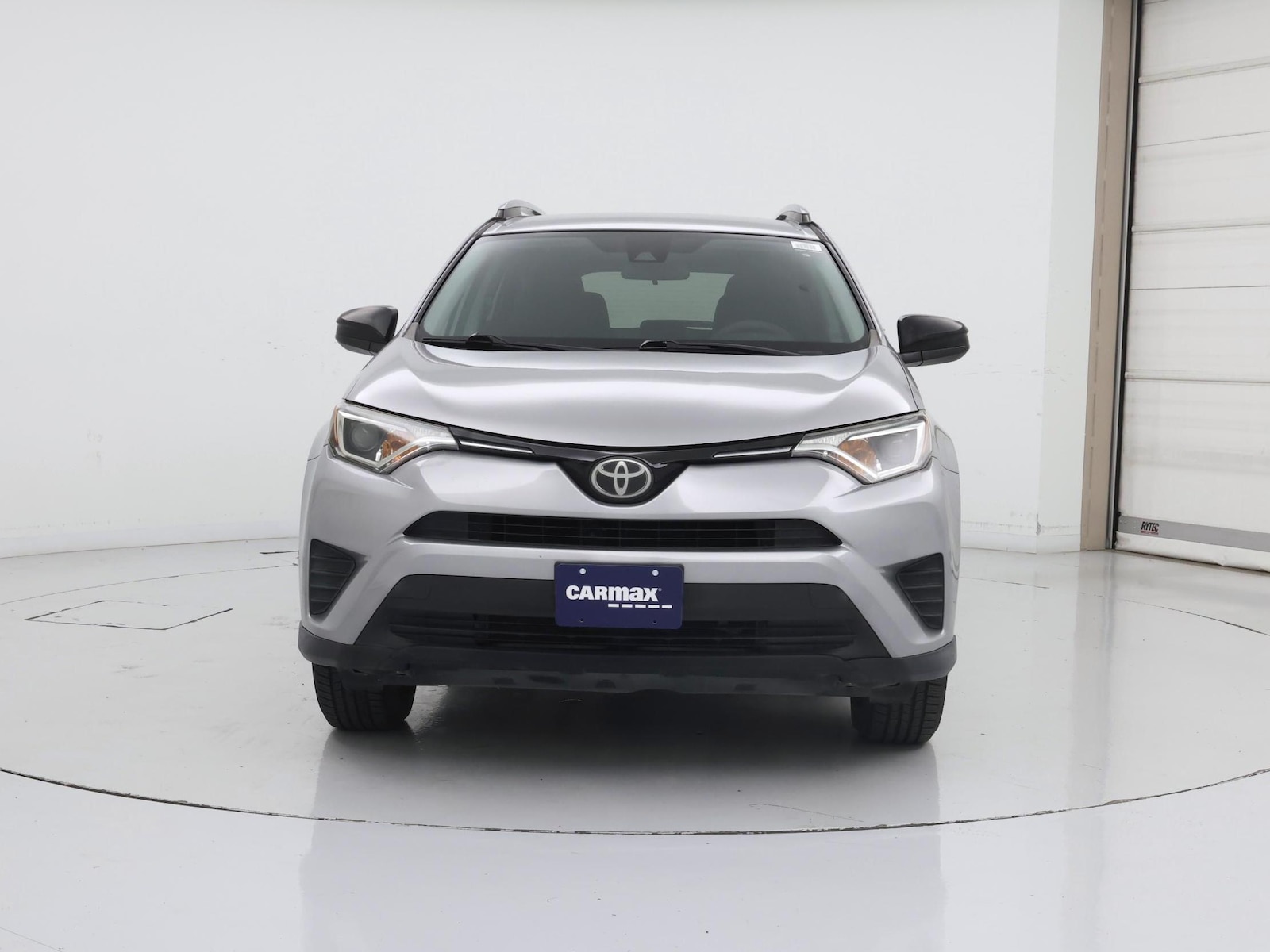 2018 Toyota RAV4 LE - Photo 6