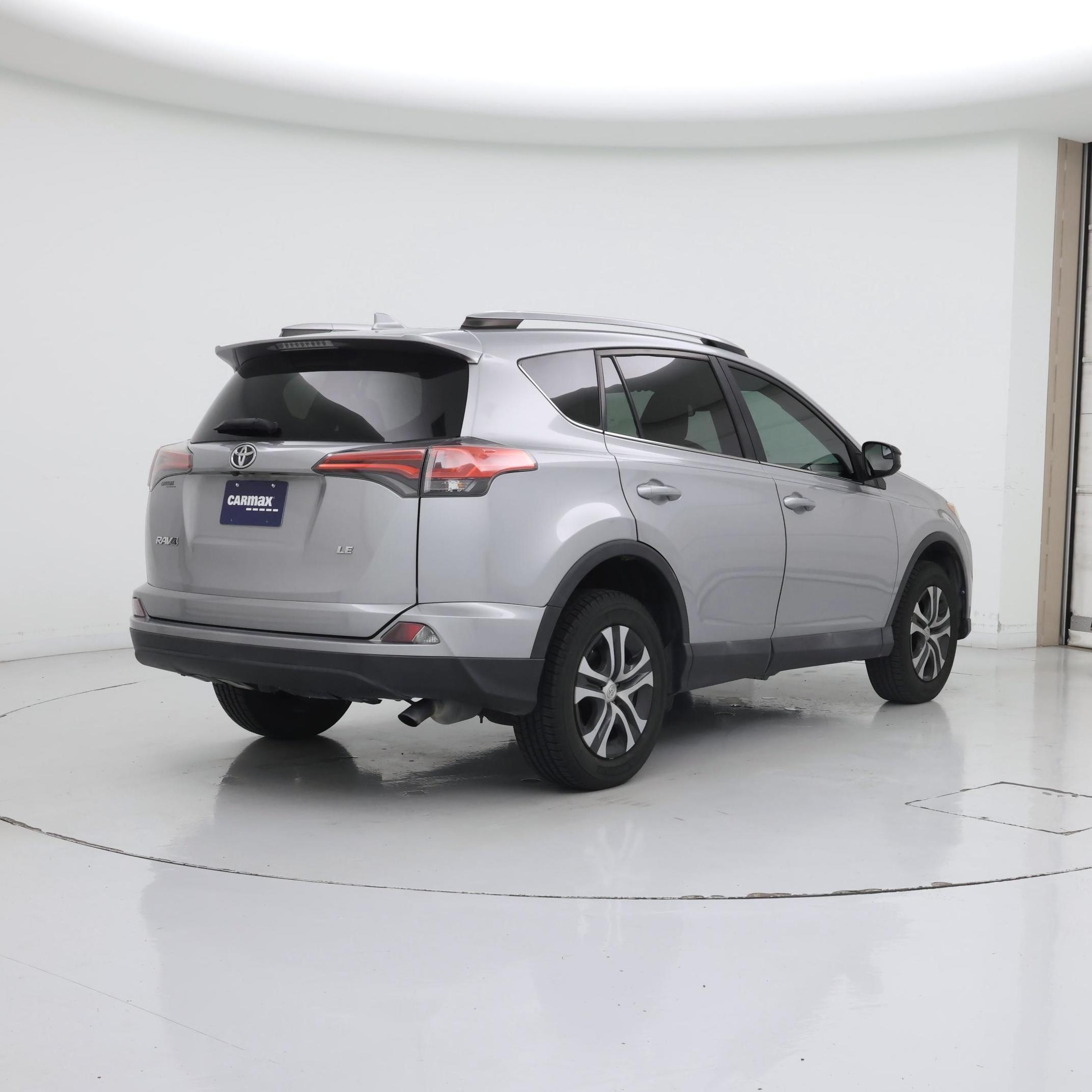 Thumbnail: 2018 Toyota RAV4 - 8