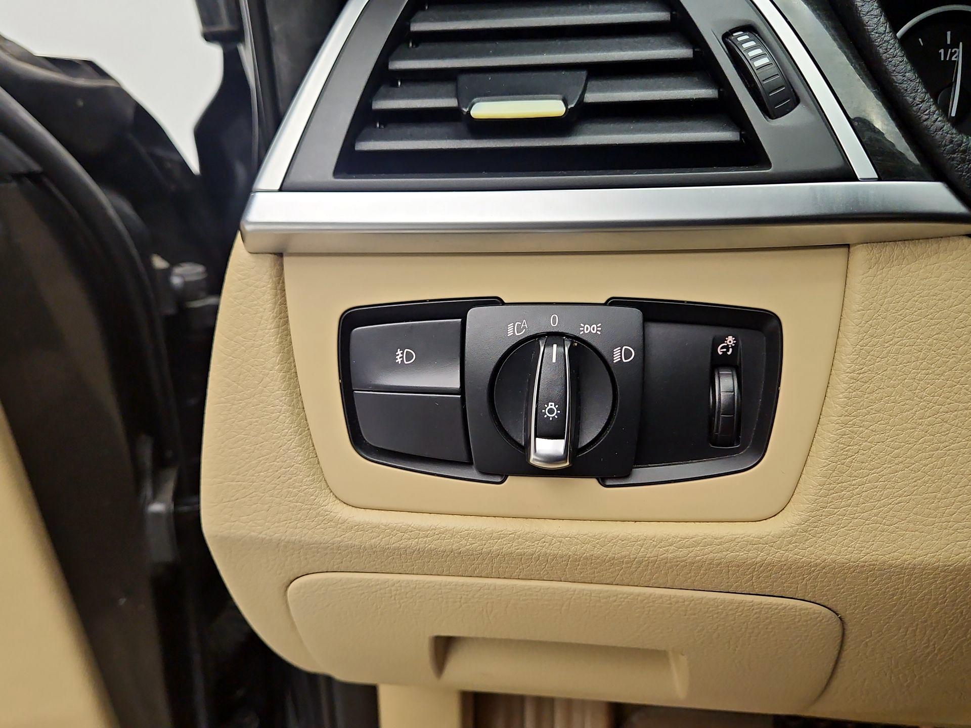 Thumbnail: 2016 BMW 3 Series - 13