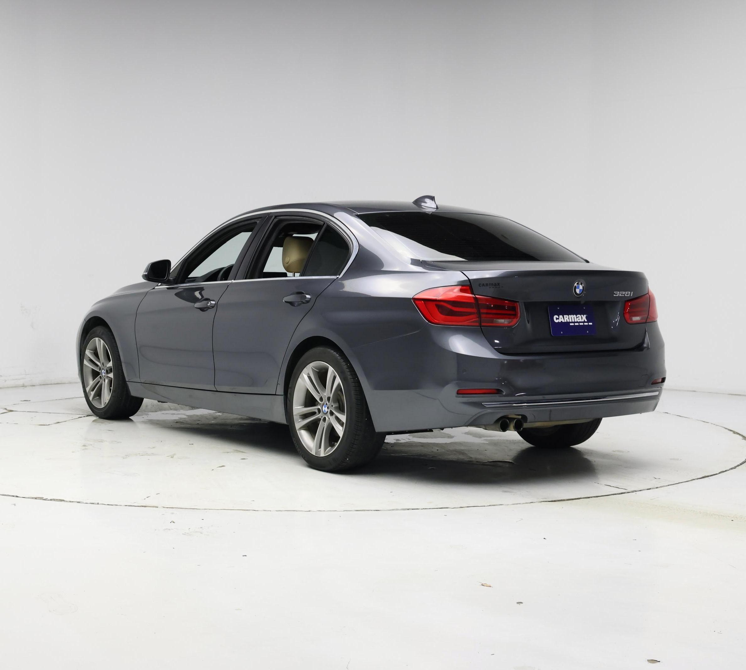 Thumbnail: 2016 BMW 3 Series - 2