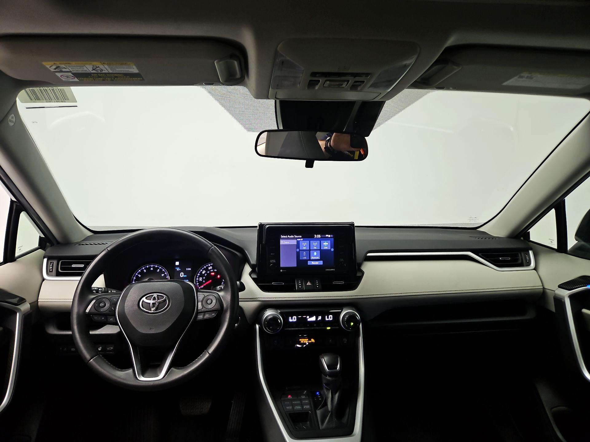 Thumbnail: 2021 Toyota RAV4 - 9