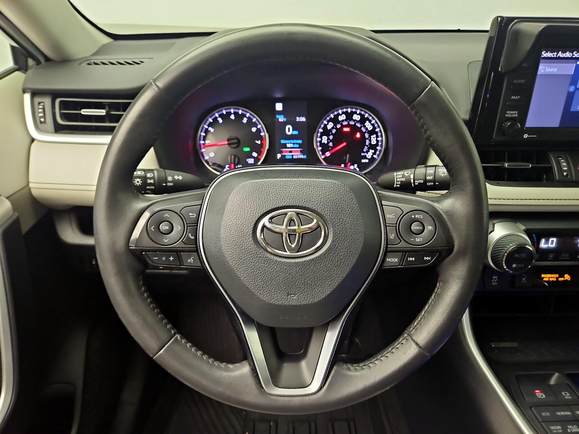 Thumbnail: 2021 Toyota RAV4 - 10