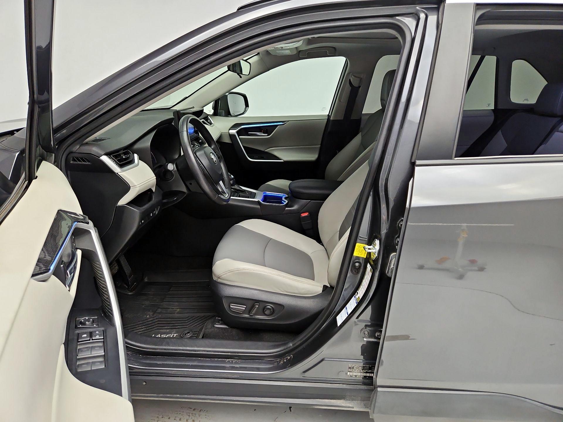 Thumbnail: 2021 Toyota RAV4 - 11