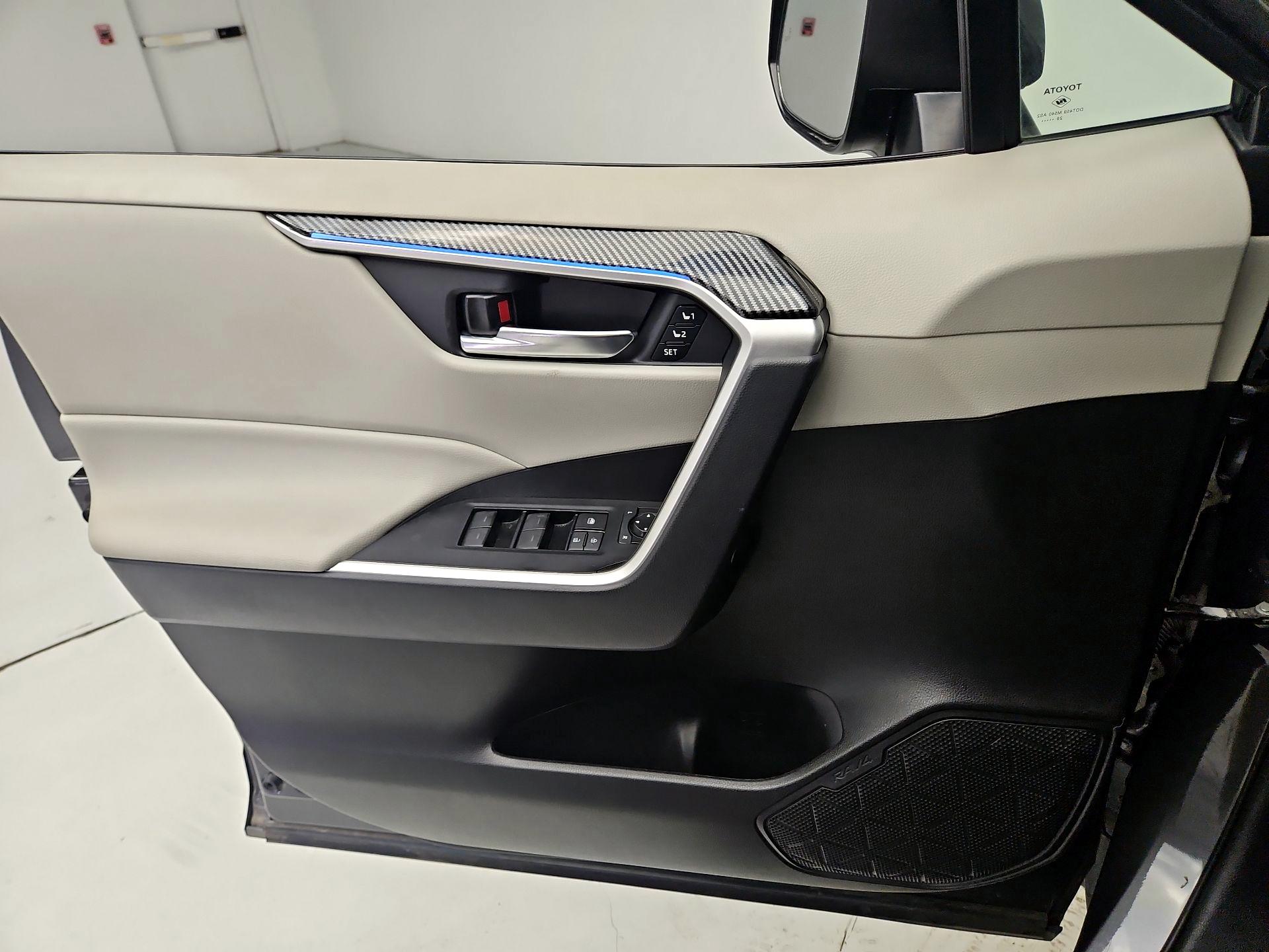 Thumbnail: 2021 Toyota RAV4 - 12