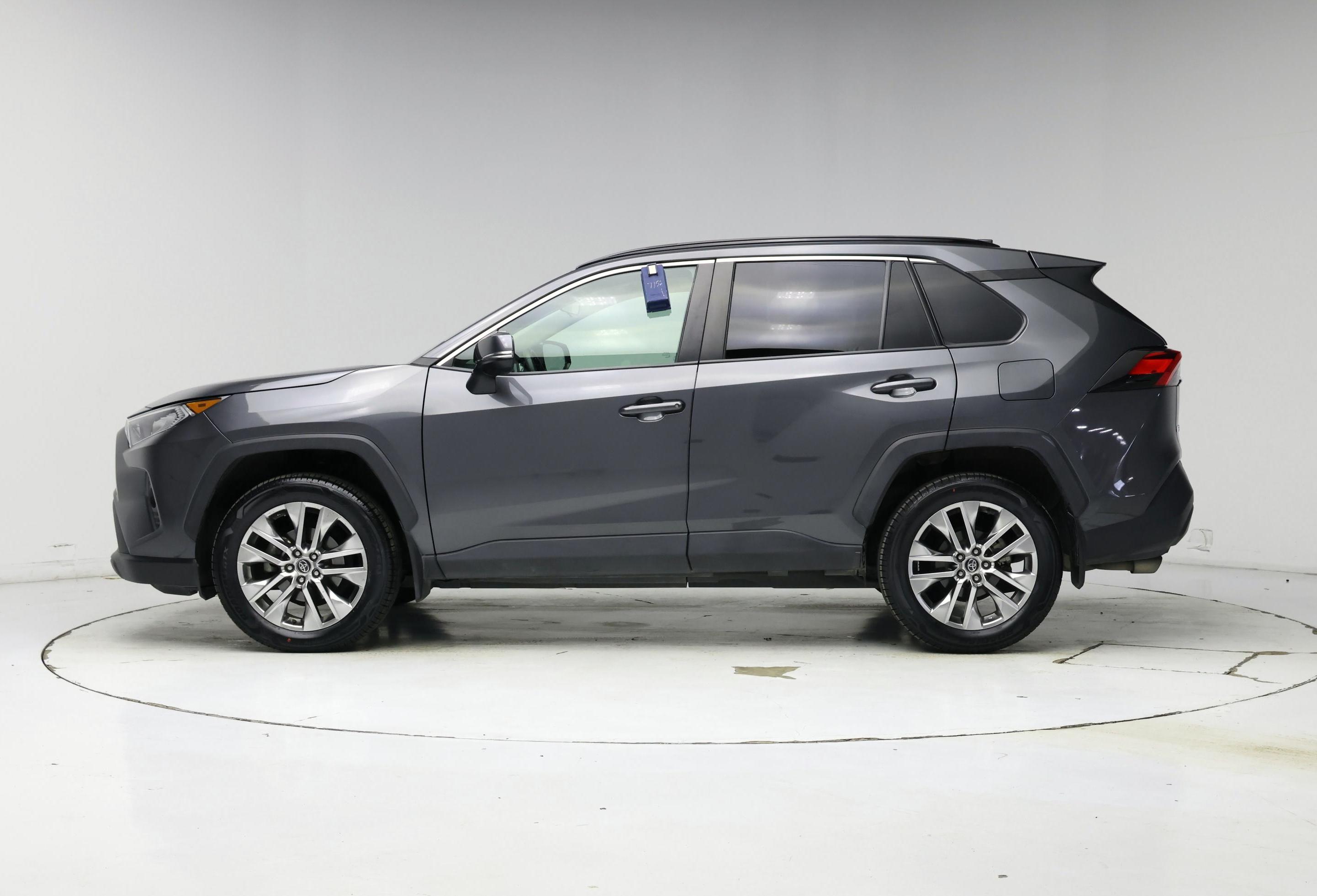Thumbnail: 2021 Toyota RAV4 - 3