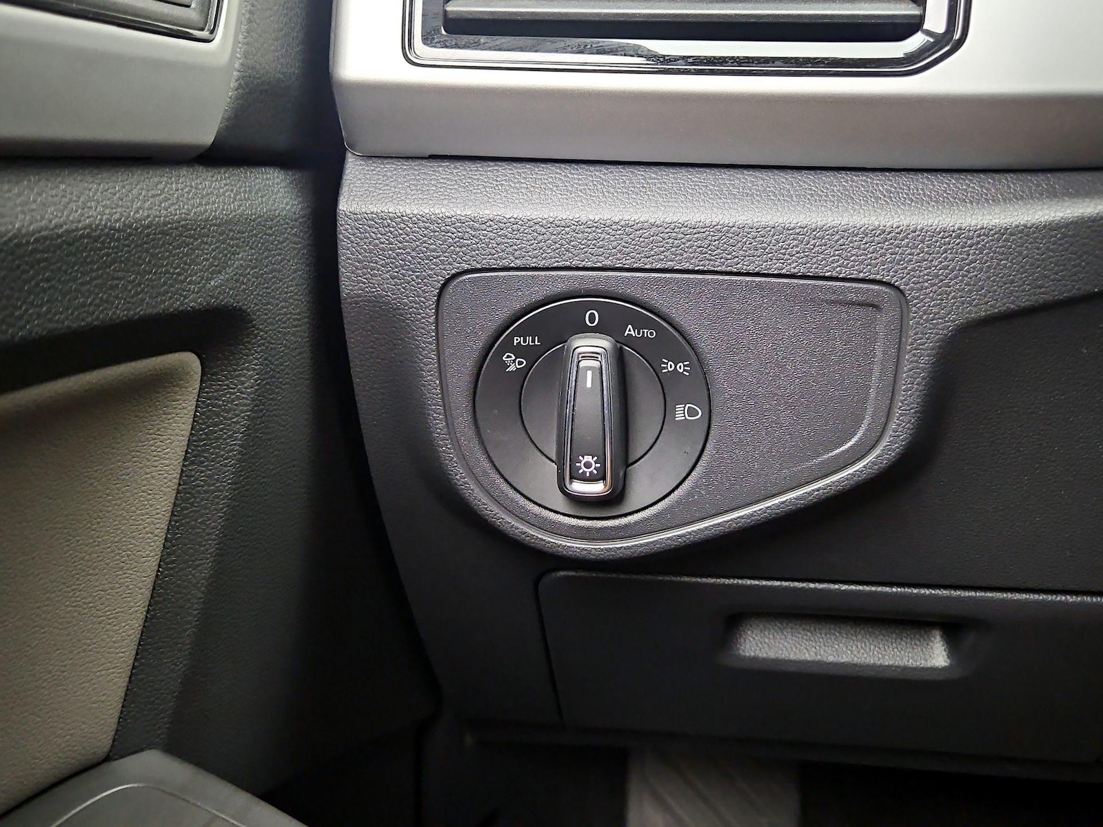 2022 Volkswagen Atlas Cross Sport SE w/Tech - Photo 14