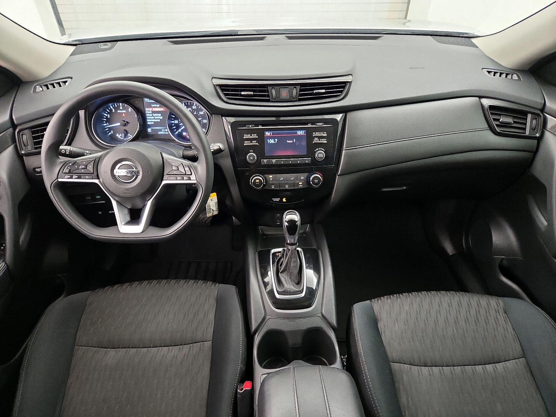 Thumbnail: 2017 Nissan Rogue - 9