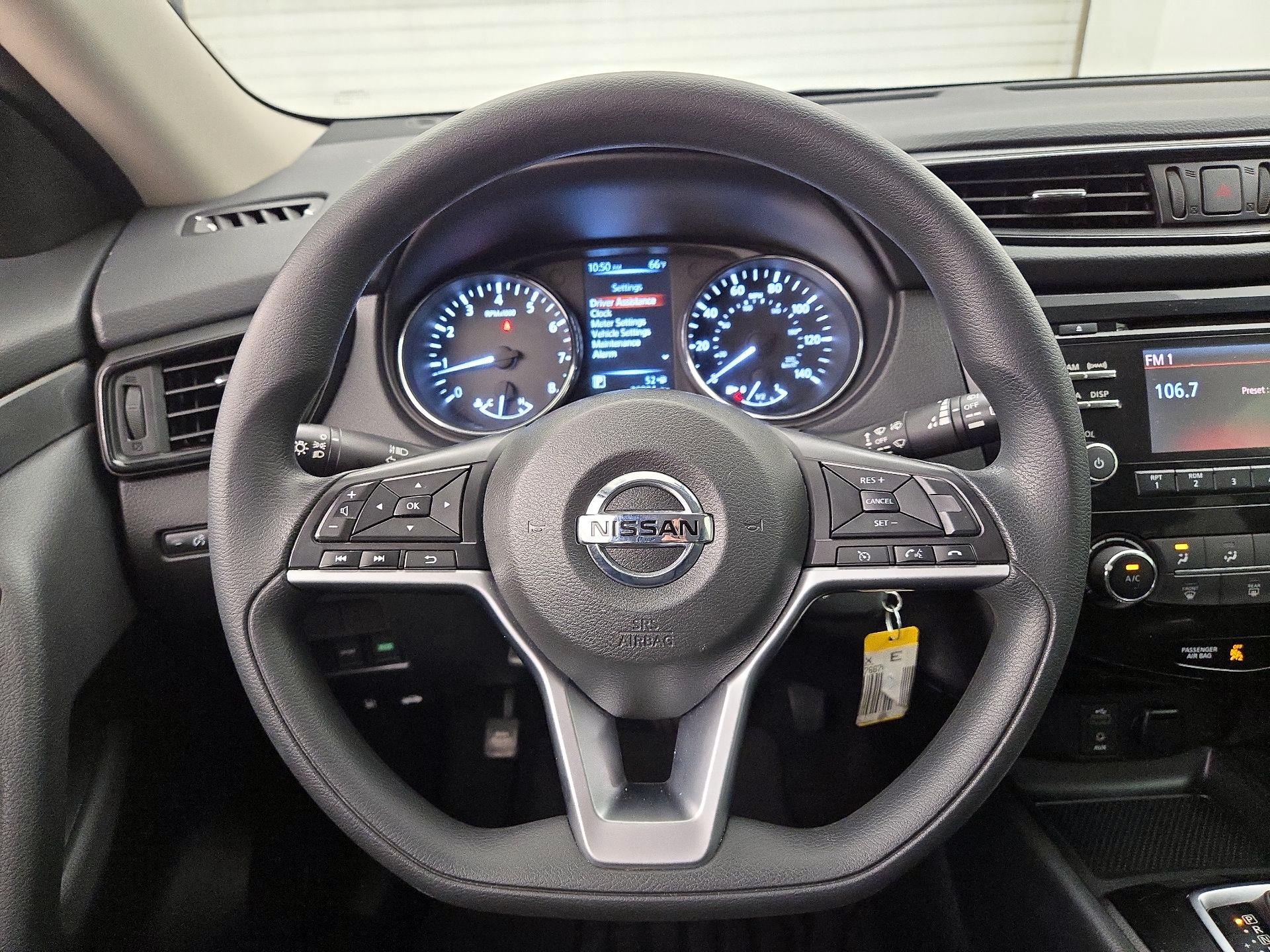 Thumbnail: 2017 Nissan Rogue - 10