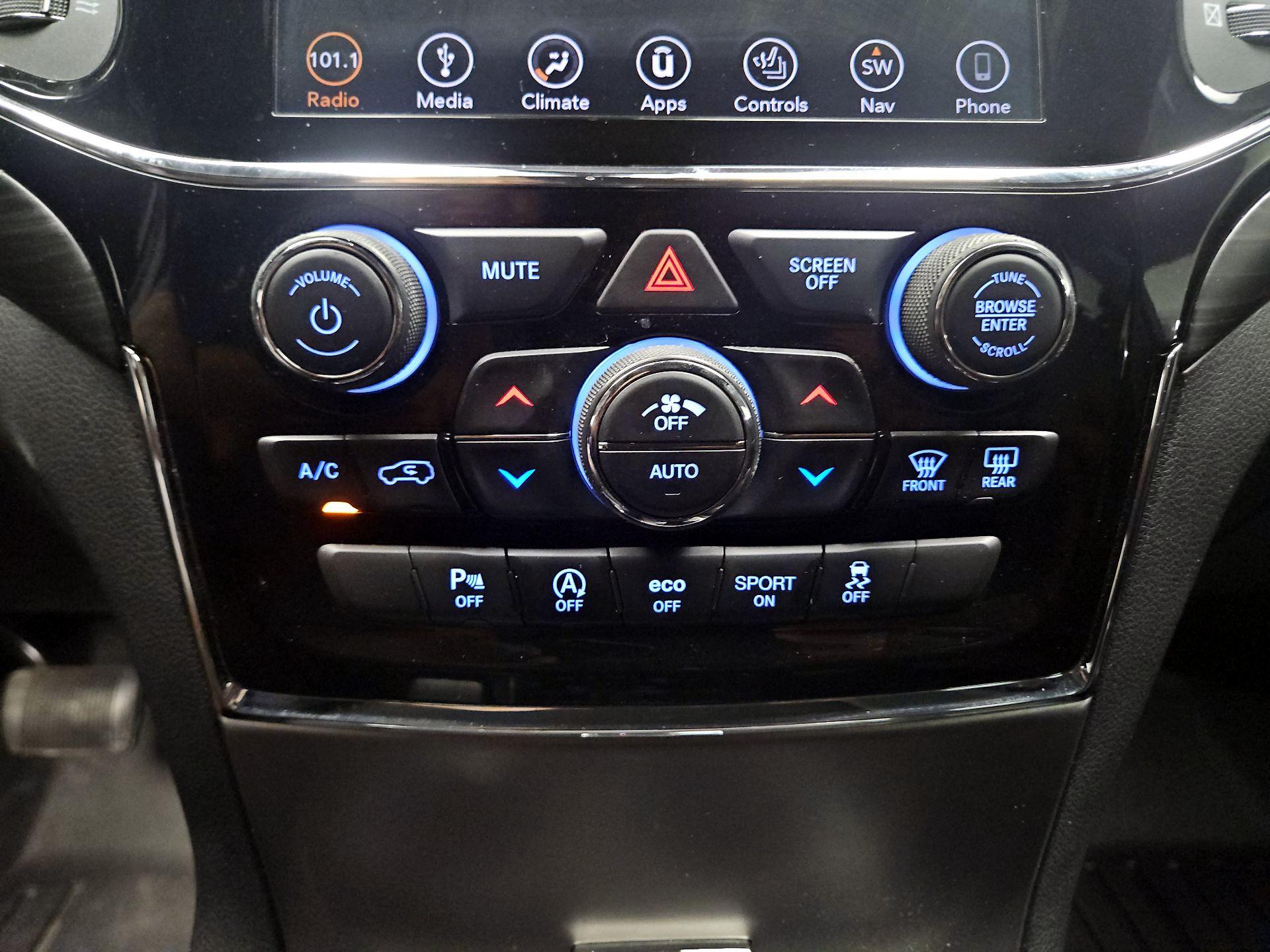 Thumbnail: 2019 Jeep Grand Cherokee - 17