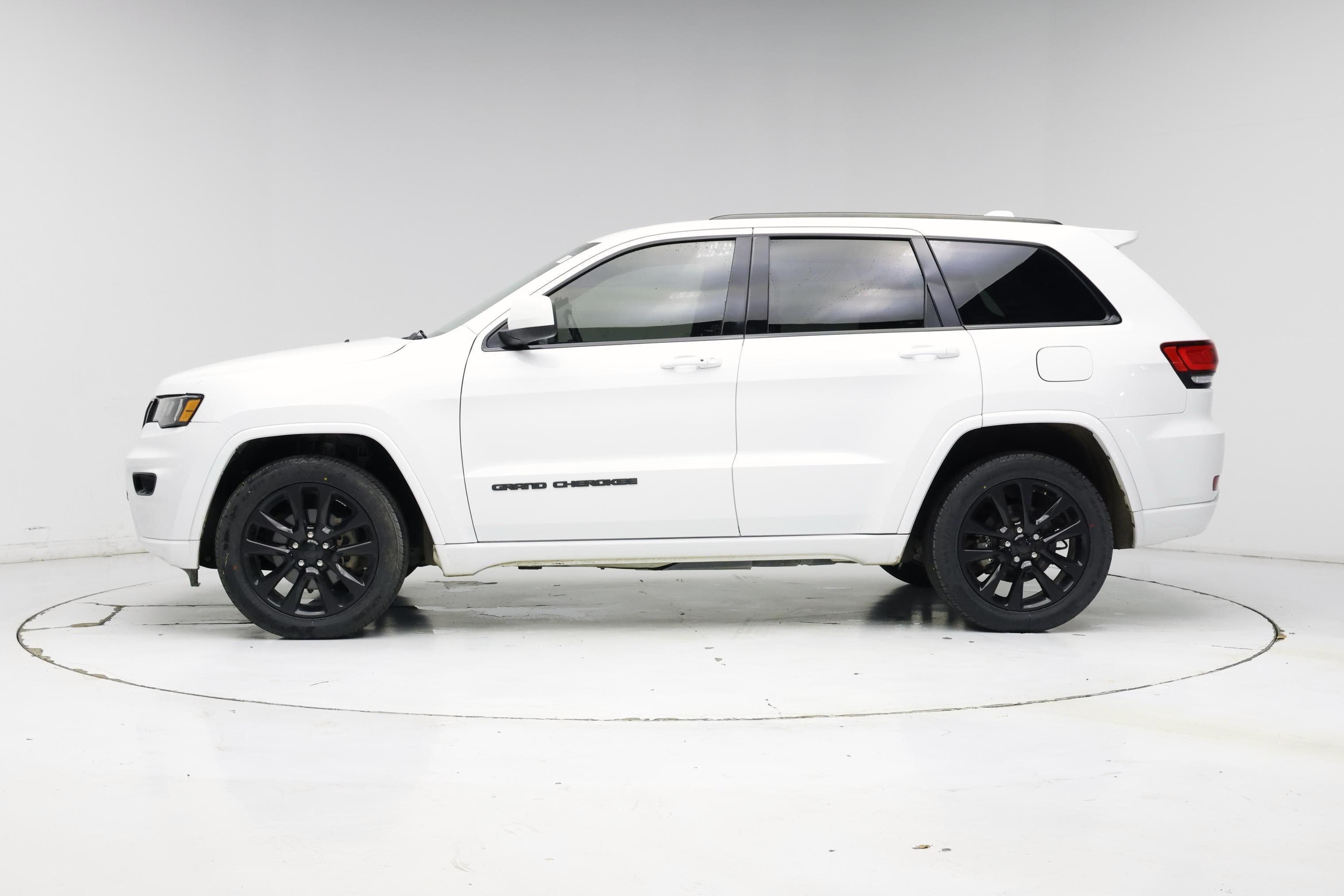 Thumbnail: 2019 Jeep Grand Cherokee - 3
