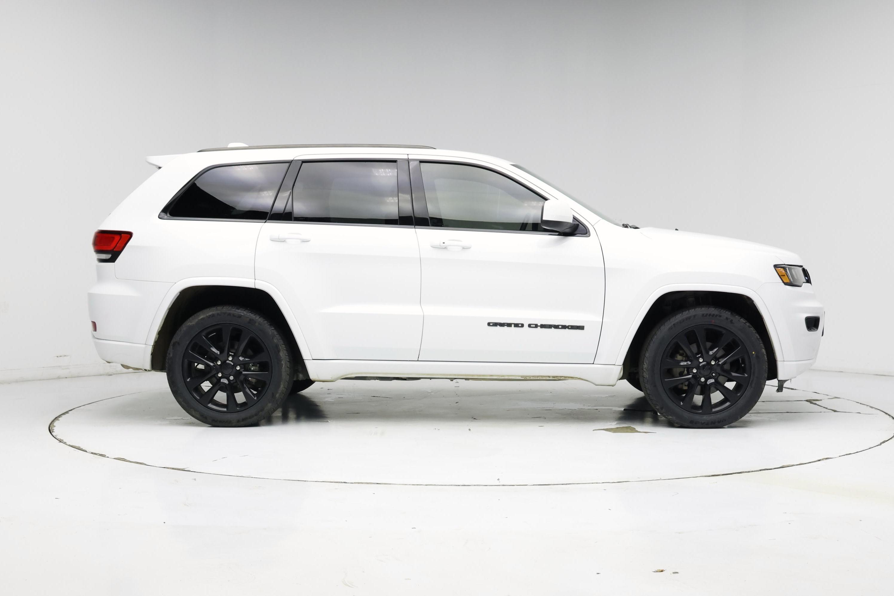 Thumbnail: 2019 Jeep Grand Cherokee - 7