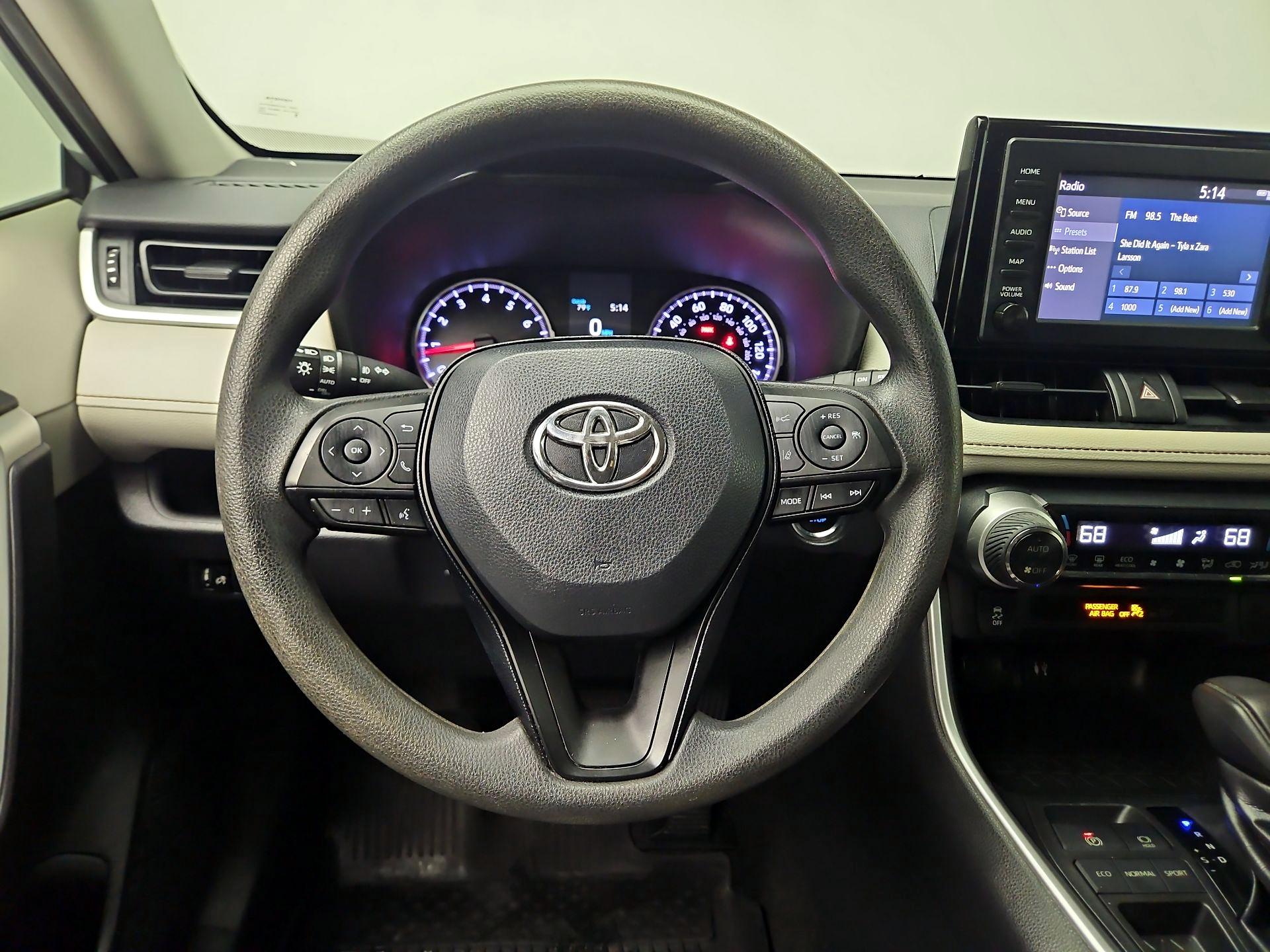 Thumbnail: 2019 Toyota RAV4 - 10