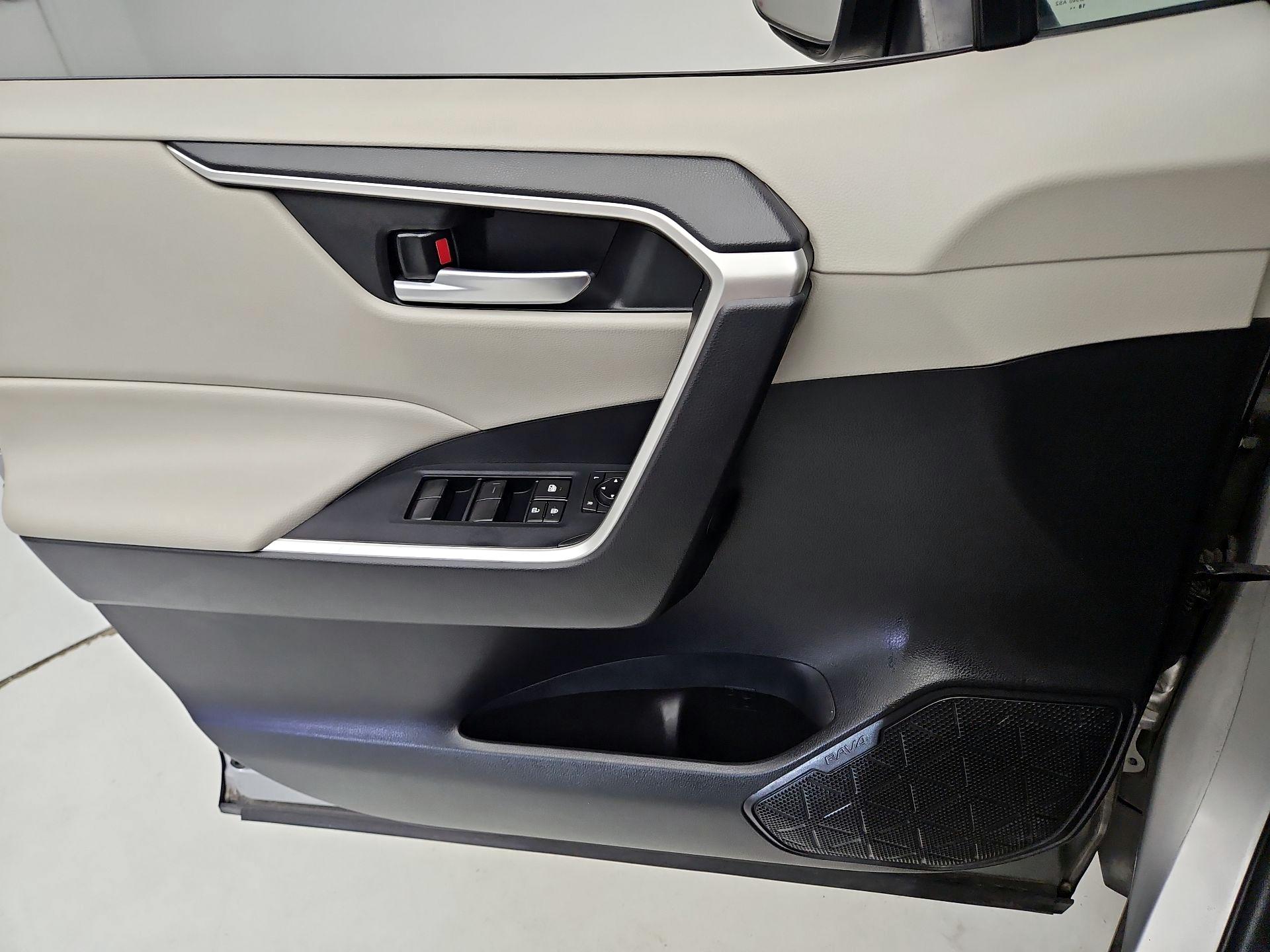 Thumbnail: 2019 Toyota RAV4 - 12