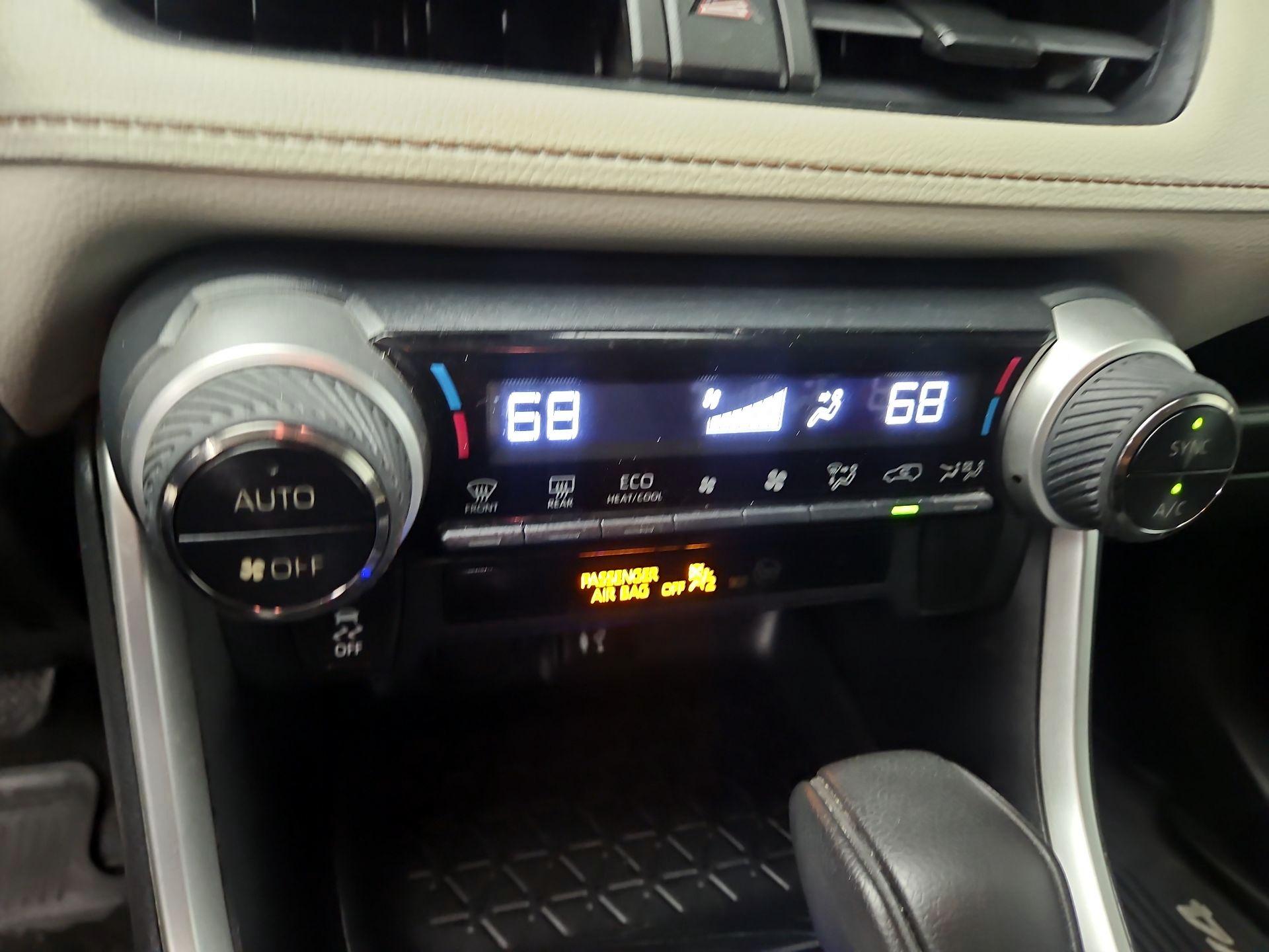 Thumbnail: 2019 Toyota RAV4 - 16