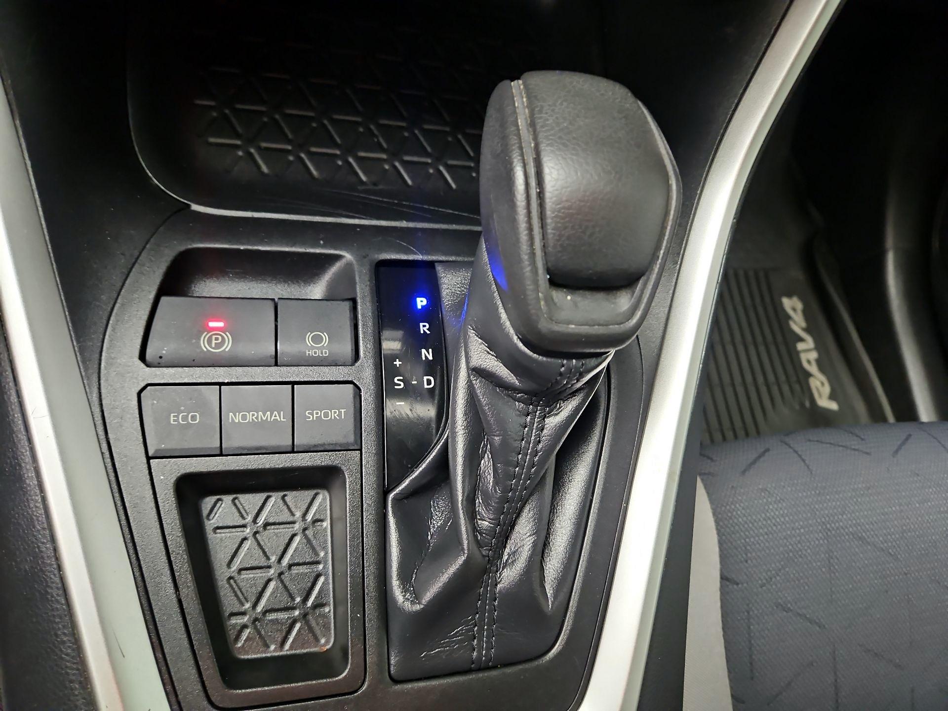 Thumbnail: 2019 Toyota RAV4 - 17