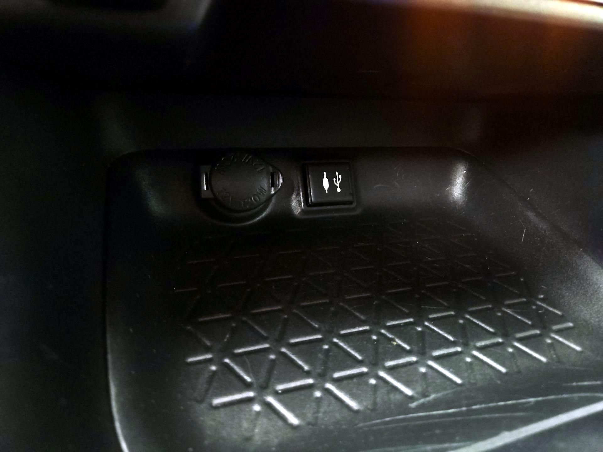 Thumbnail: 2019 Toyota RAV4 - 18